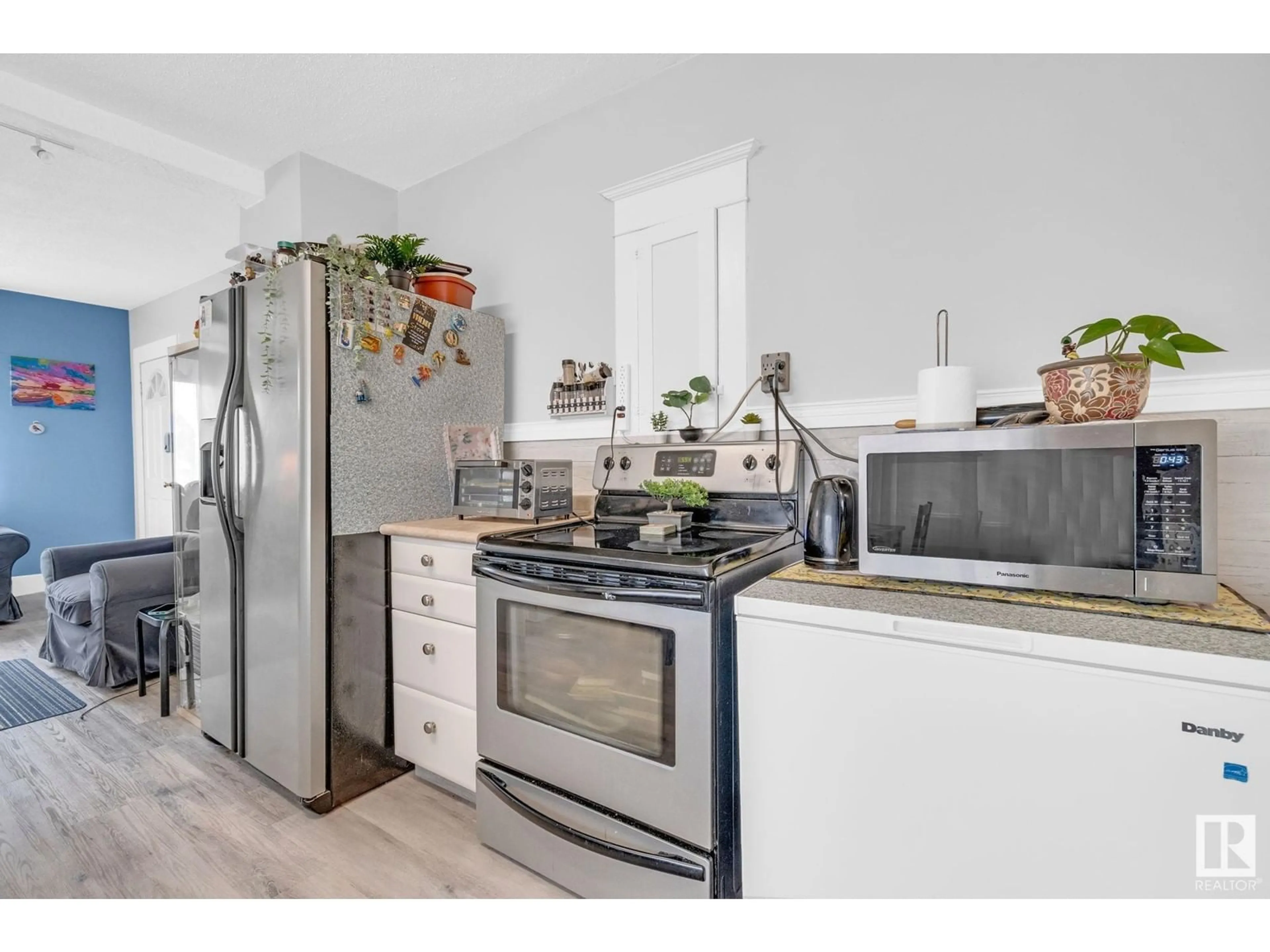 Open concept kitchen, unknown for 401 2ND ST, Thorhild Alberta T0A3J0