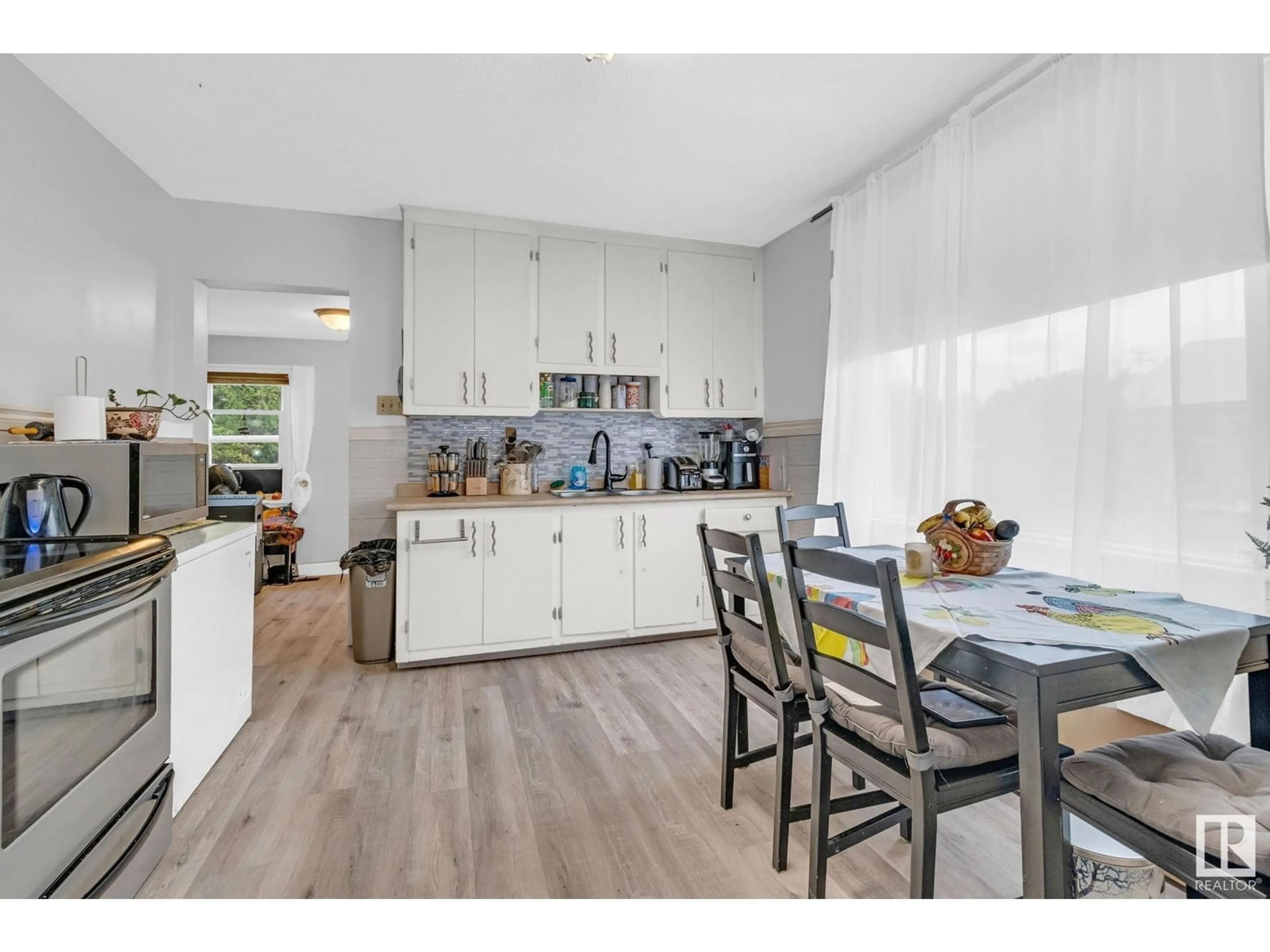 Open concept kitchen, wood/laminate floor for 401 2ND ST, Thorhild Alberta T0A3J0