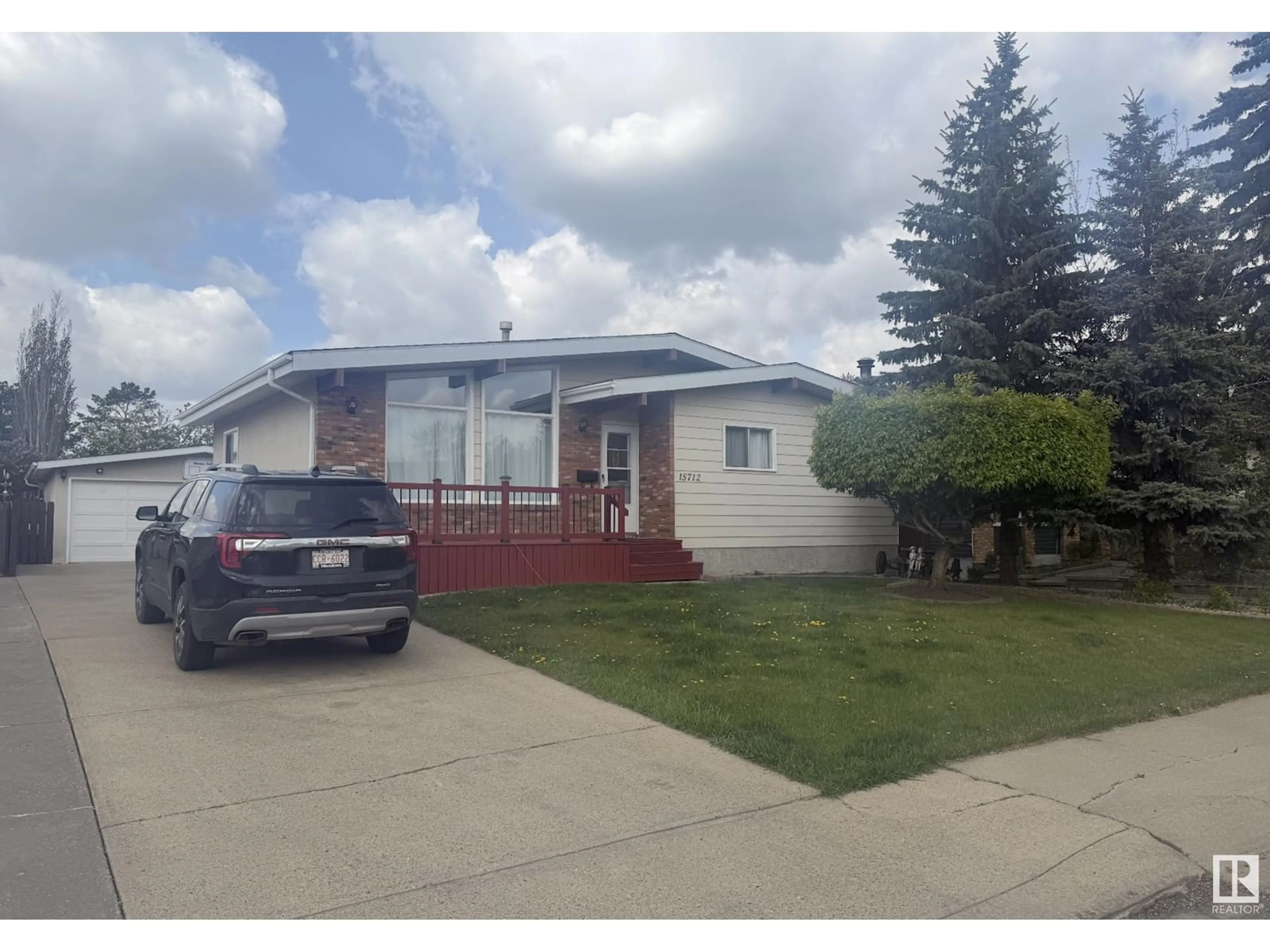 Home with vinyl exterior material, street for NW - 15712 114 ST, Edmonton Alberta T5X2M1