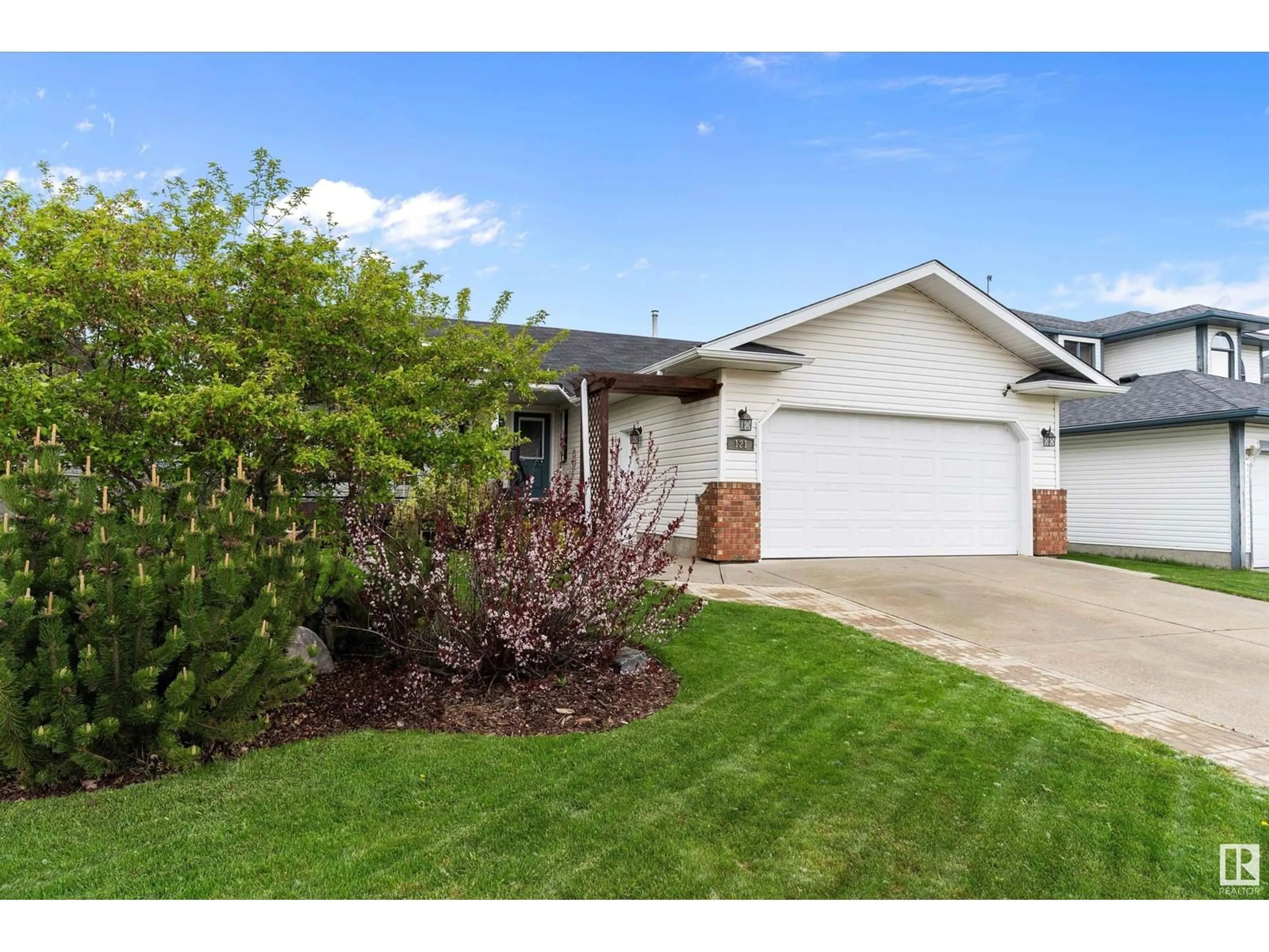 Home with vinyl exterior material, street for 121 PIPESTONE DR, Millet Alberta T0C1Z0