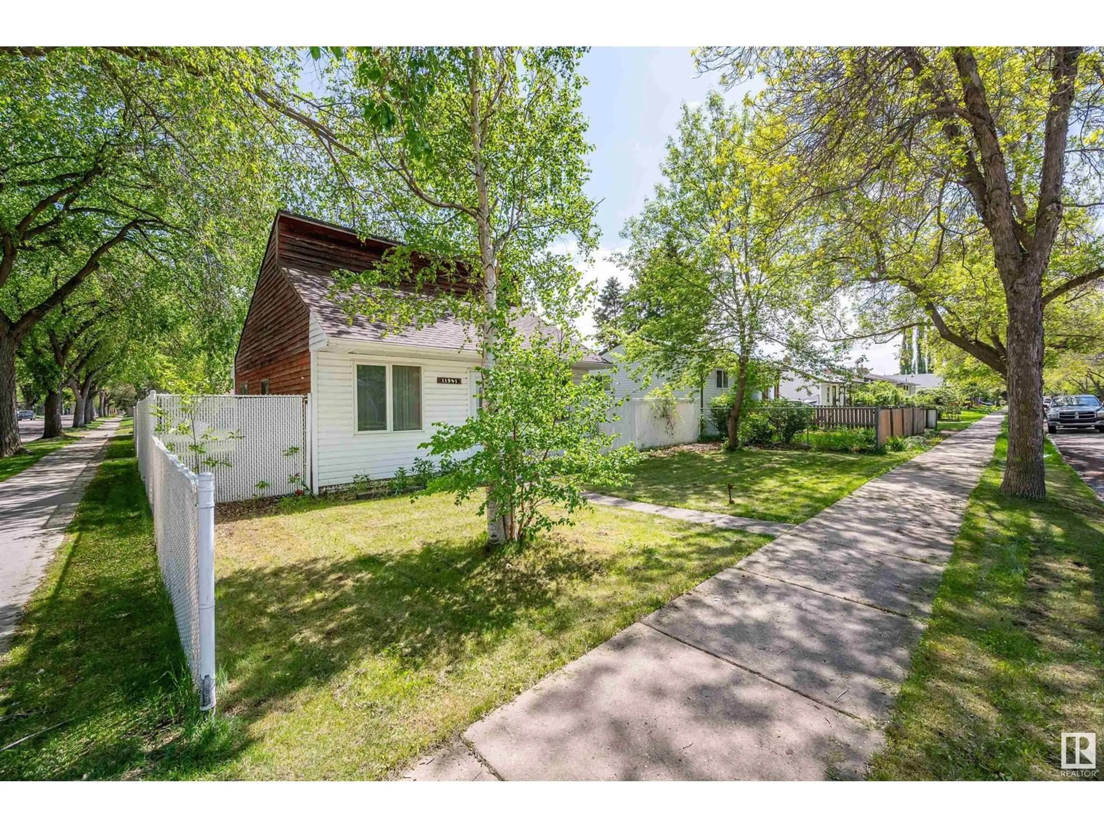 A pic from outside/outdoor area/front of a property/back of a property/a pic from drone, street for NW - 11941 45 ST, Edmonton Alberta T5W2T5