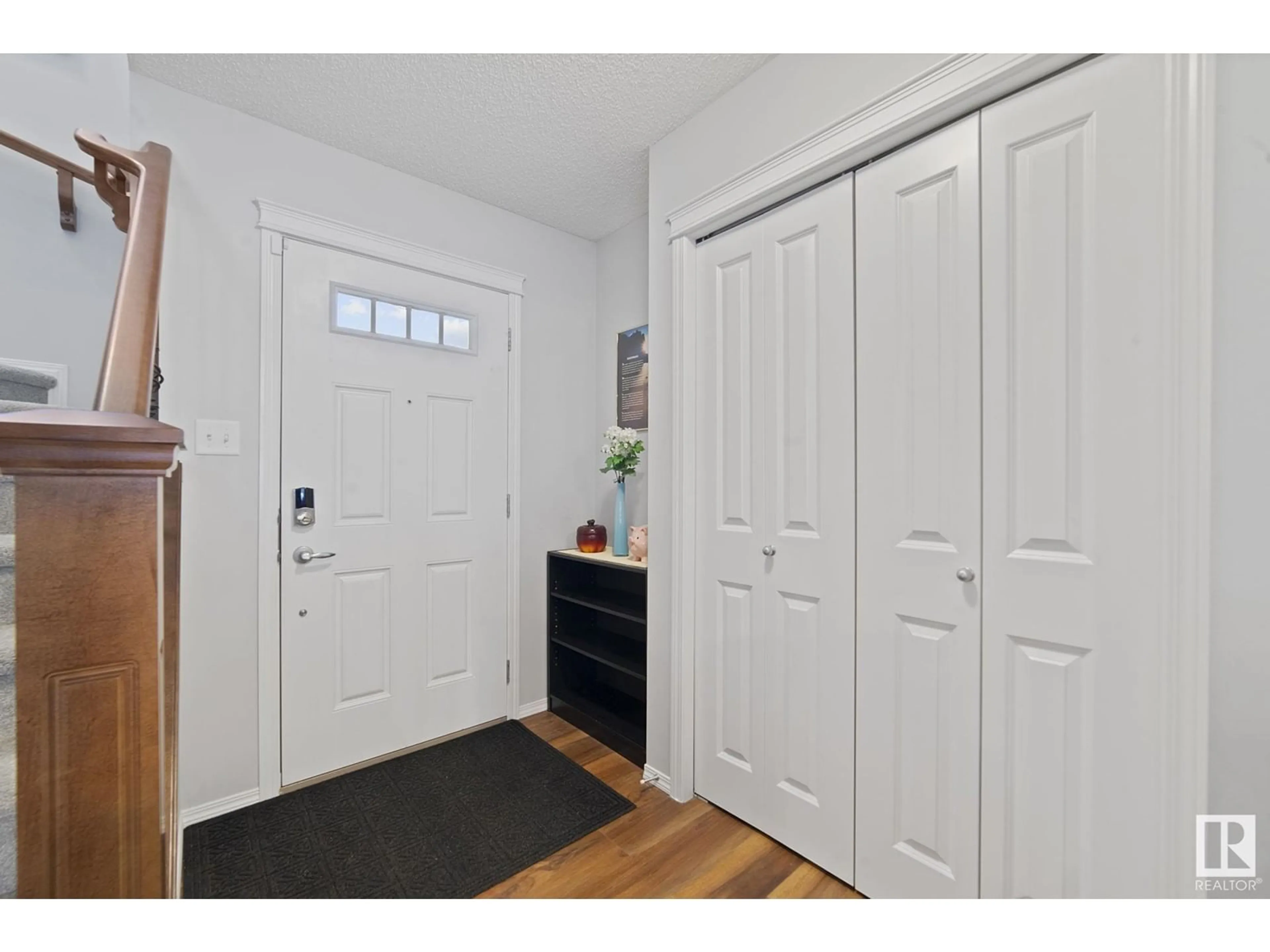 Indoor entryway for 1218 DANIELS CR, Edmonton Alberta T6W3V7