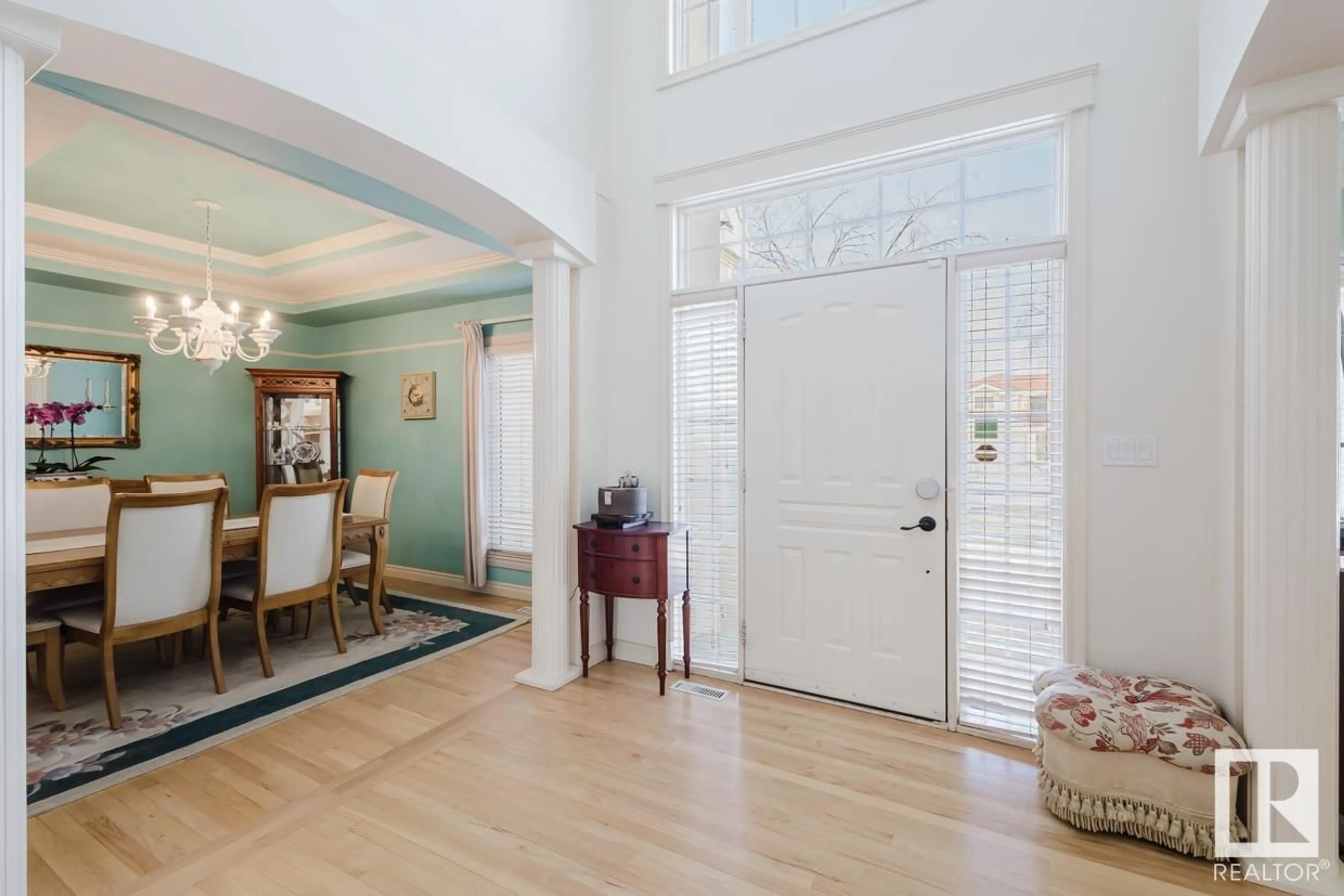 Indoor entryway for 101 CORMACK CR, Edmonton Alberta T6R2E5