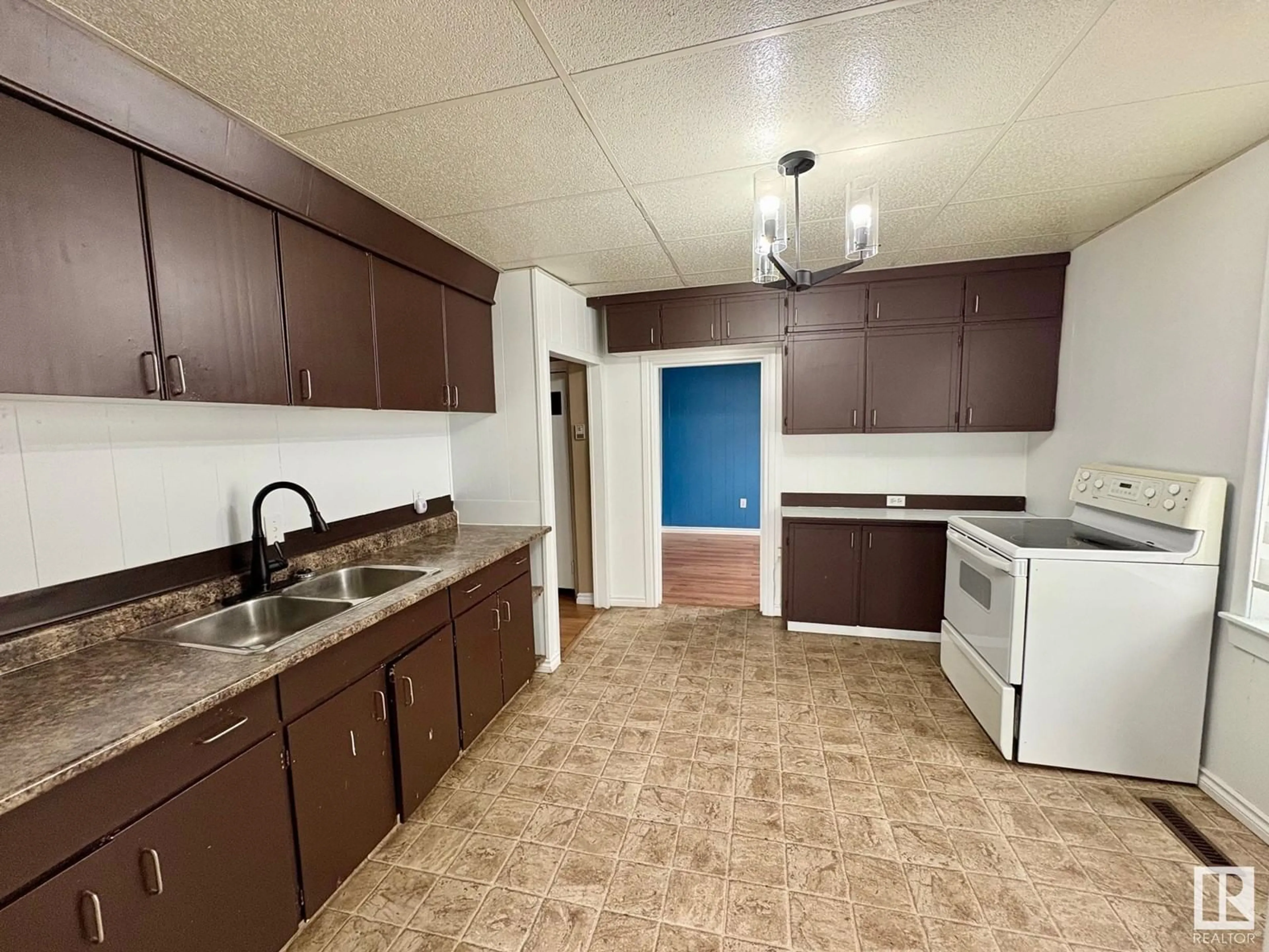 Standard kitchen, unknown for 4714 52 AV, Bonnyville Town Alberta T9N2H7