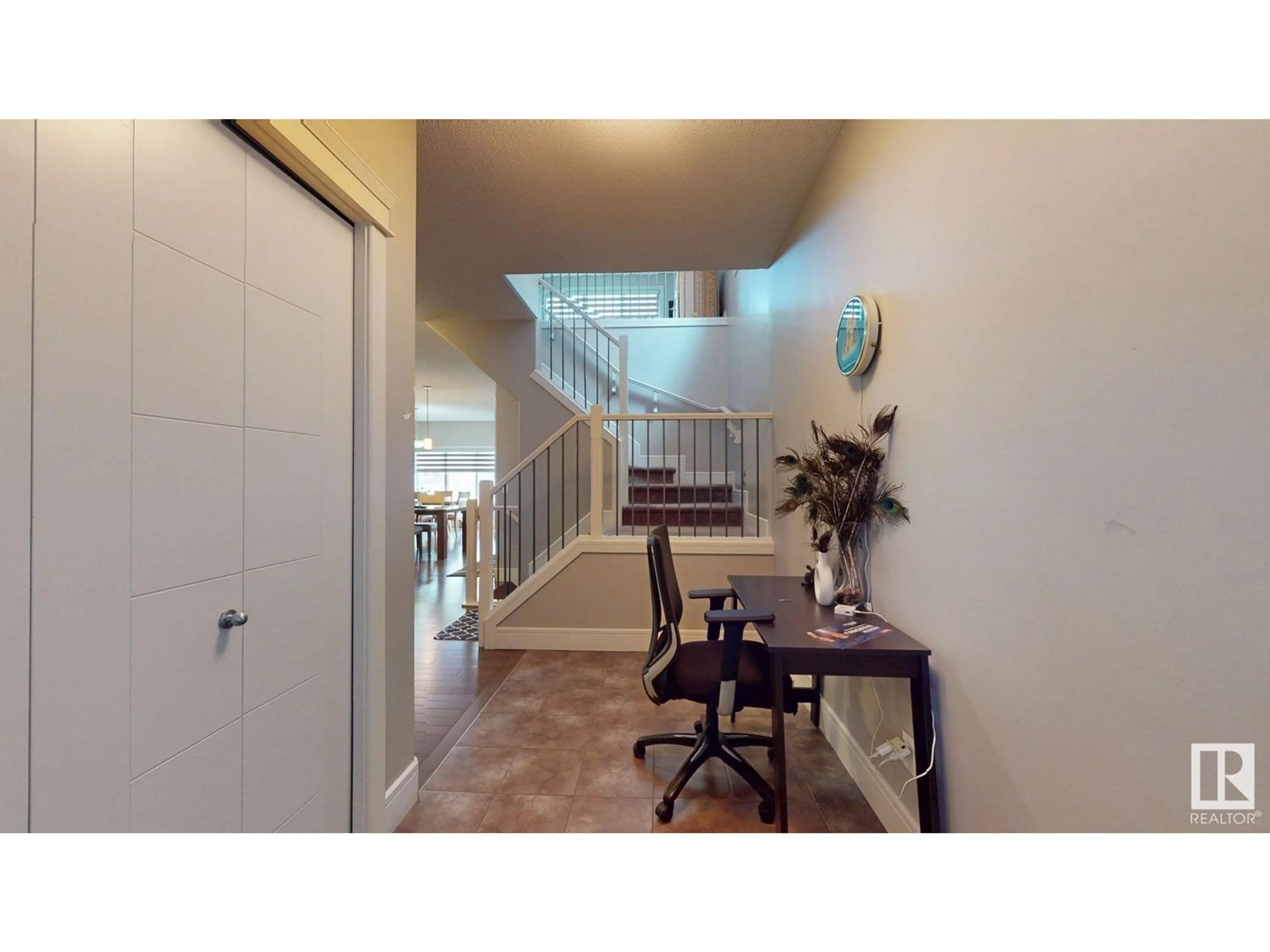 Indoor foyer for 3215 15 AV, Edmonton Alberta T6T0V2