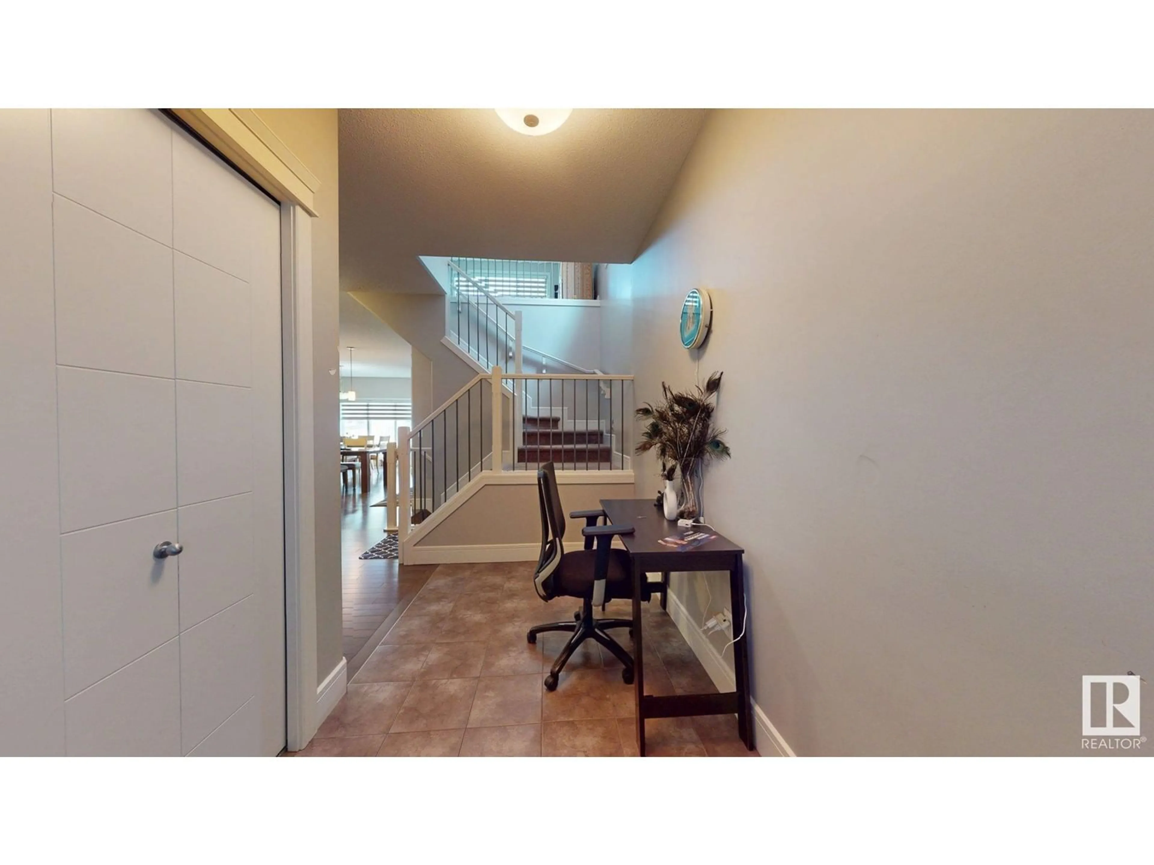 Indoor entryway for 3215 15 AV, Edmonton Alberta T6T0V2