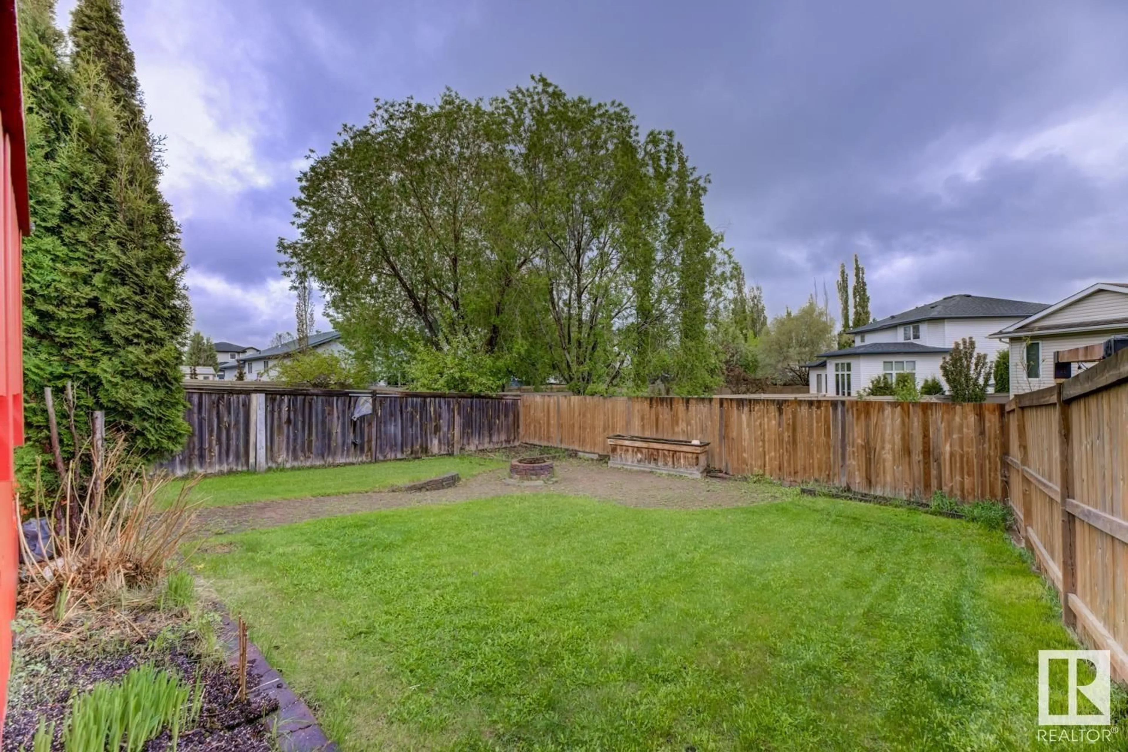 A pic from outside/outdoor area/front of a property/back of a property/a pic from drone, unknown for 132 FOXBORO TERRACE, Sherwood Park Alberta T8A6C8