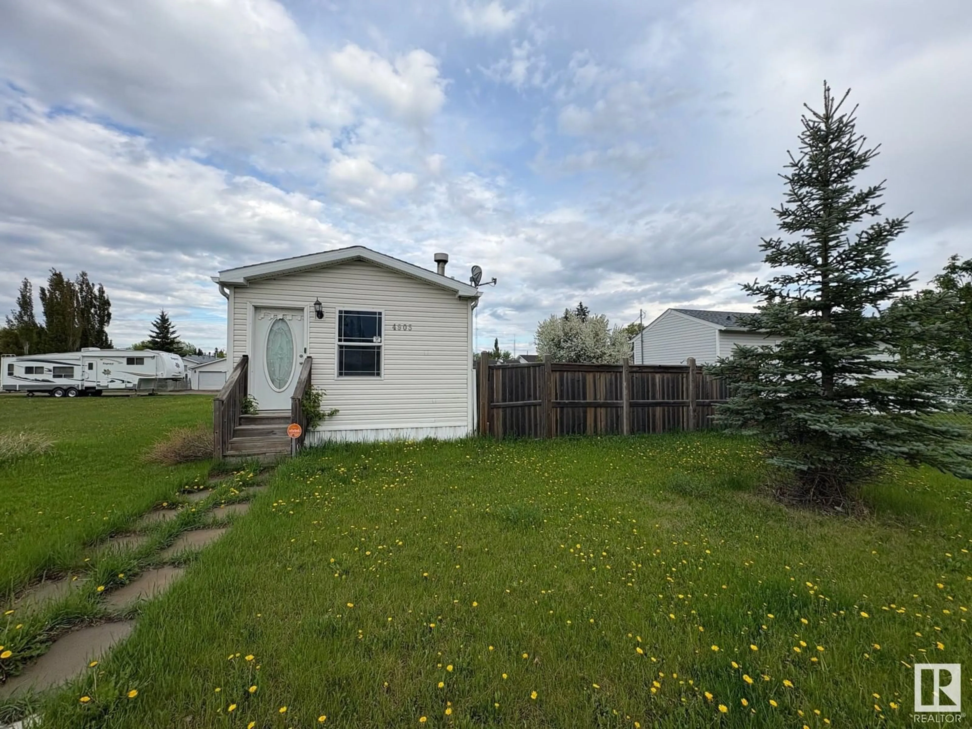 Shed for 4905 50 ST, Ardmore Alberta T0A0B0