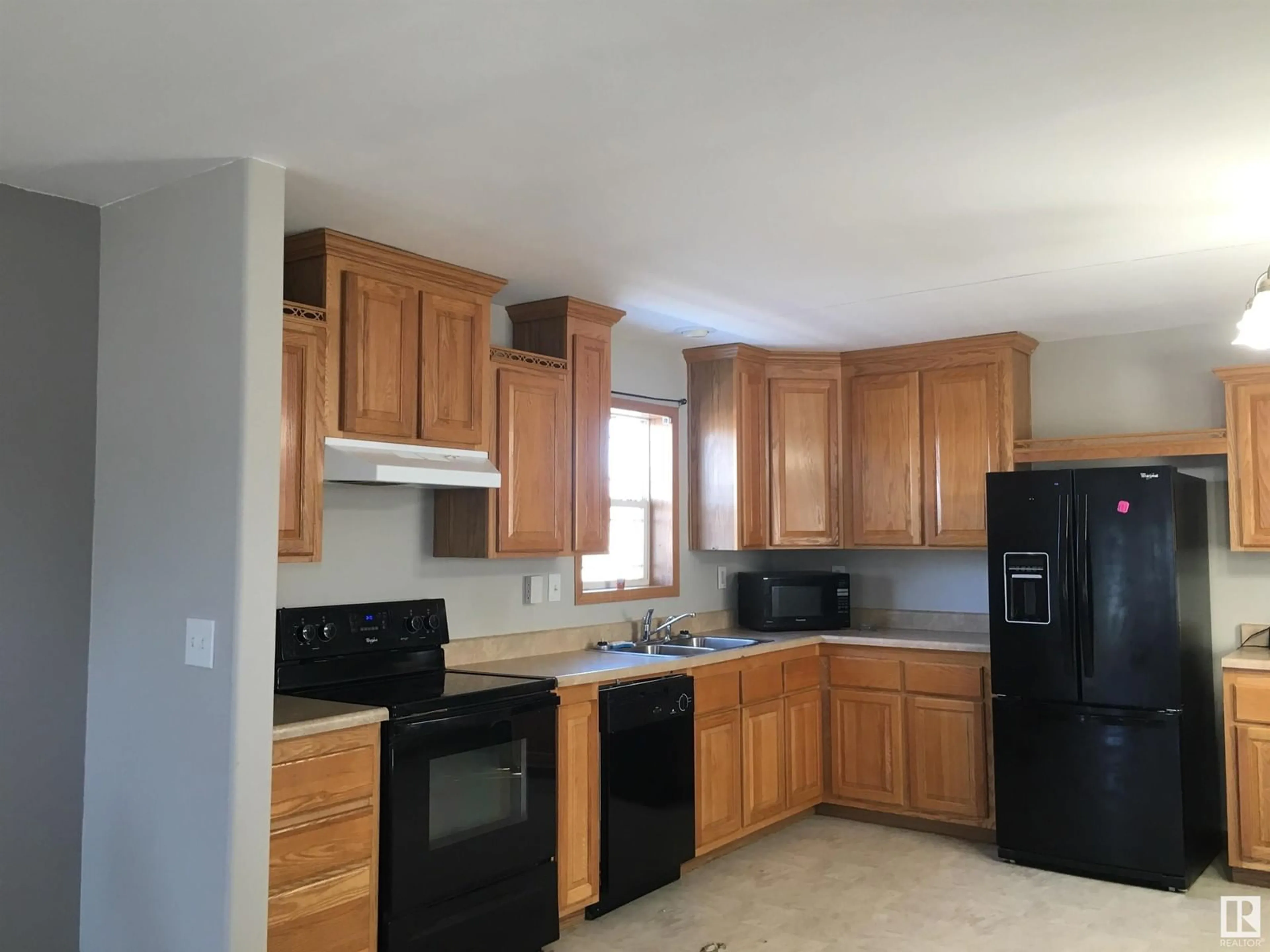 Standard kitchen, ceramic/tile floor for 4905 50 ST, Ardmore Alberta T0A0B0