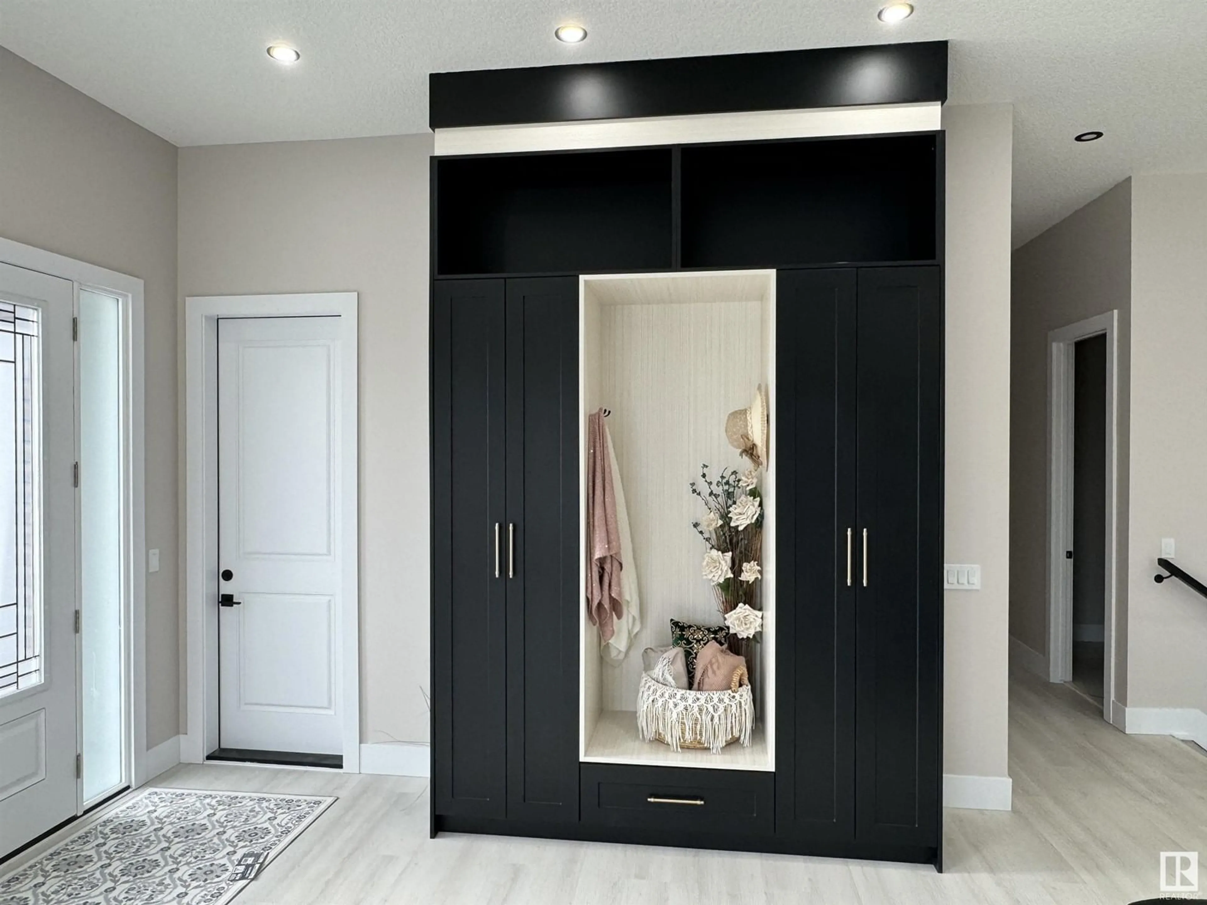 Indoor entryway for 504 RR 73, Rural Brazeau County Alberta T7A0B9
