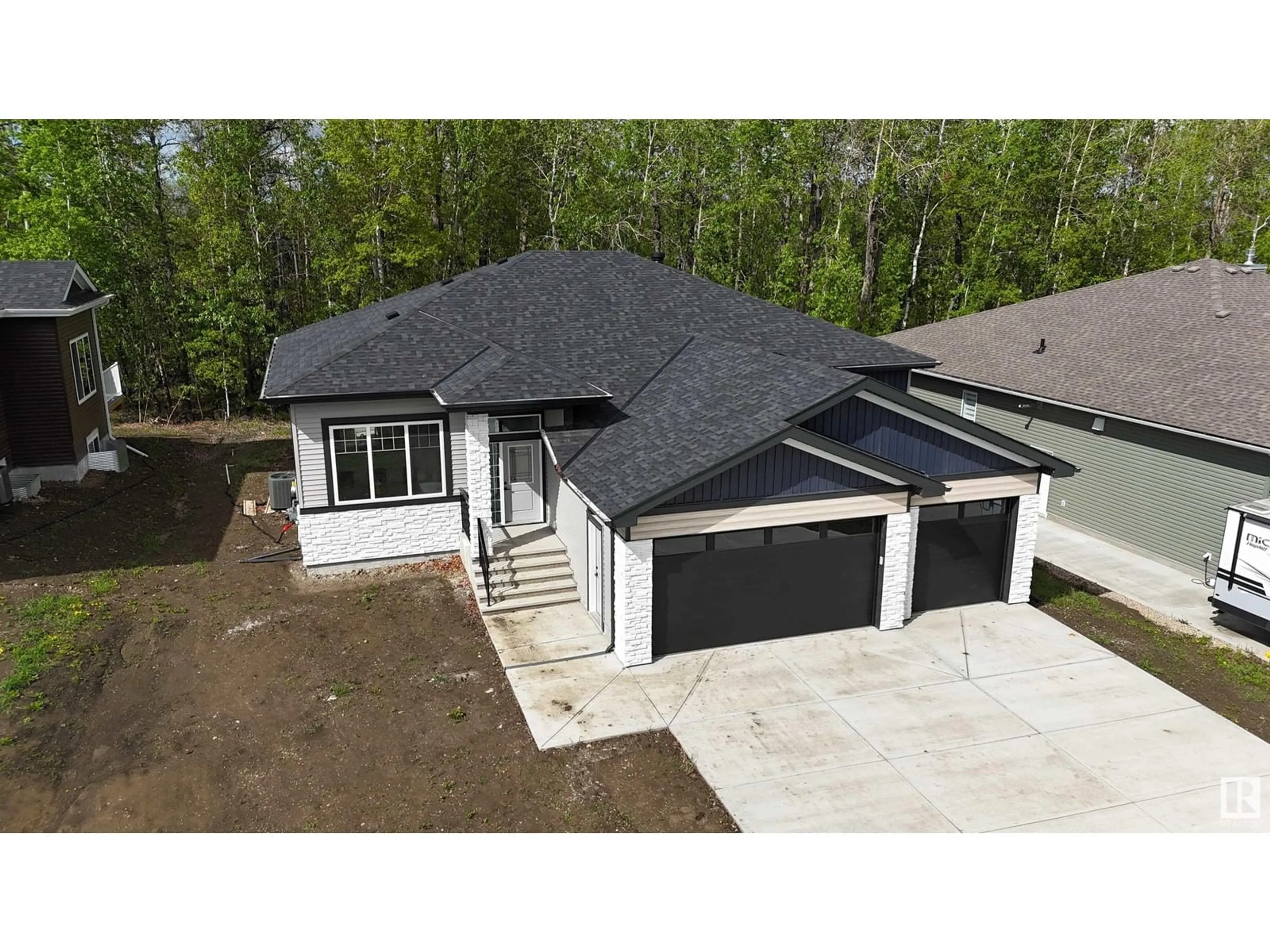 A pic from outside/outdoor area/front of a property/back of a property/a pic from drone, street for 73 - 506 49119 RR, Rural Brazeau County Alberta T7A0B9