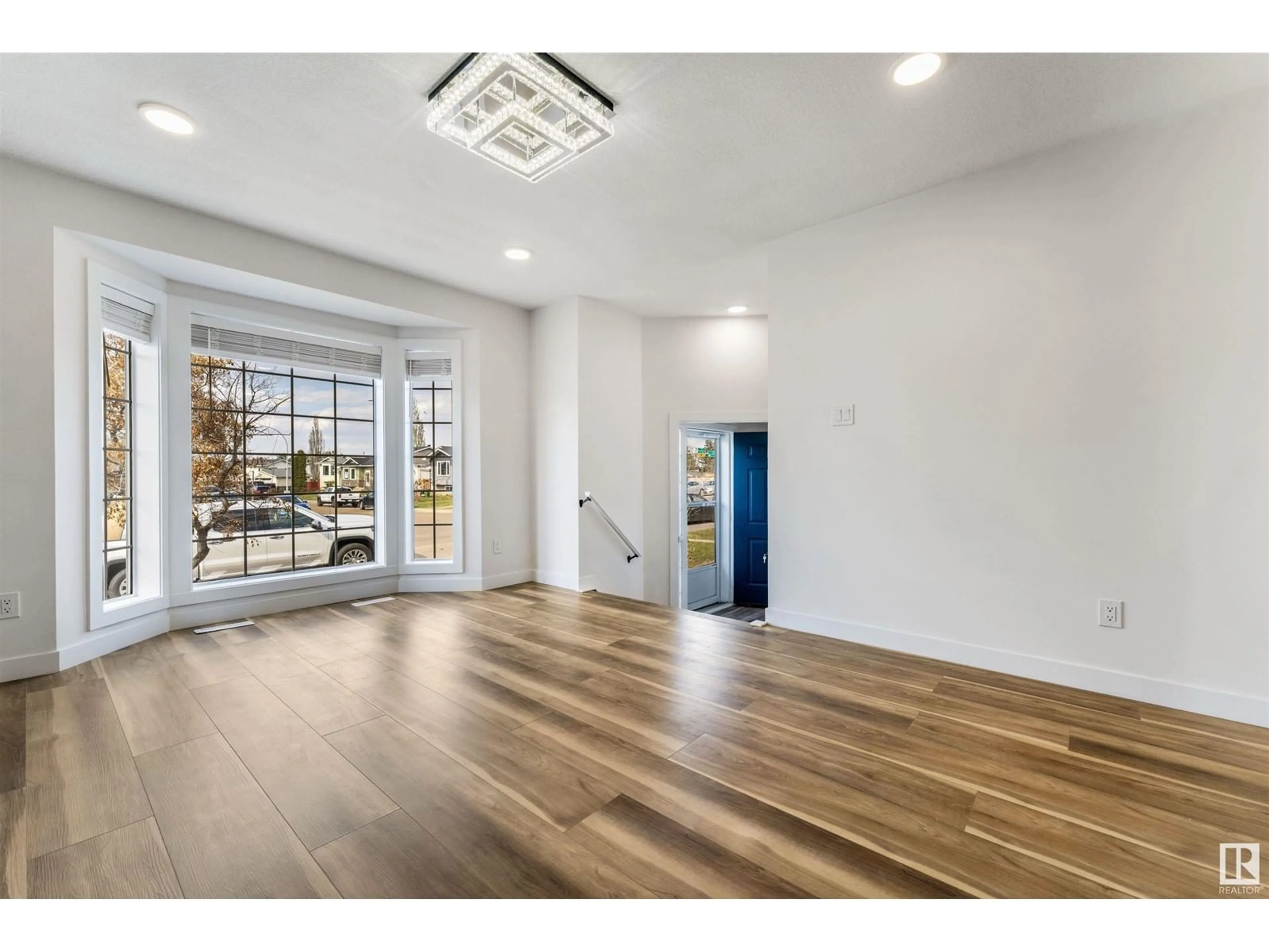 Unknown for 197 KIRKWOOD AV NW, Edmonton Alberta T6L6K7