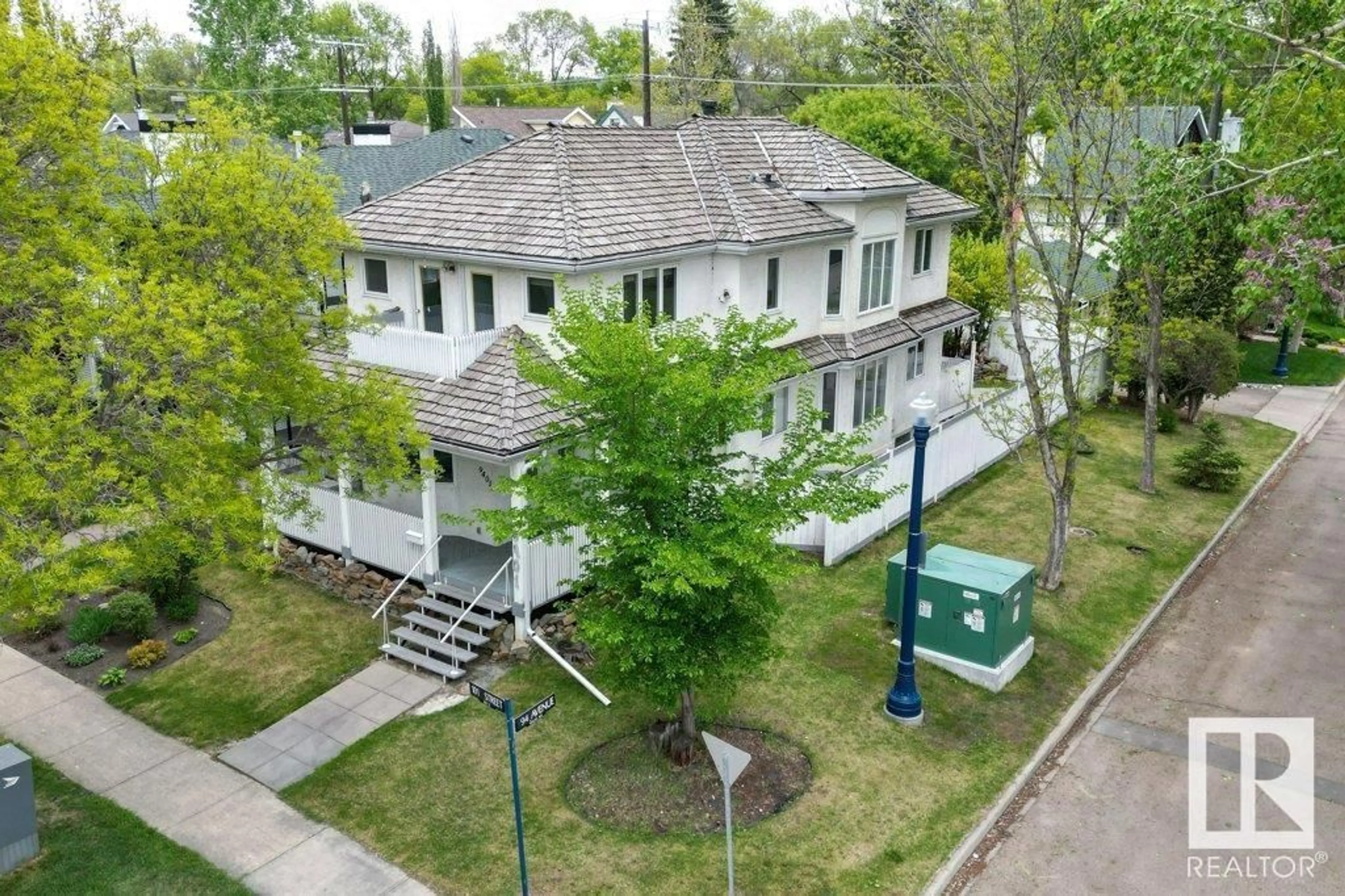 A pic from outside/outdoor area/front of a property/back of a property/a pic from drone, street for NW - 9401 101 ST, Edmonton Alberta T5K0W5