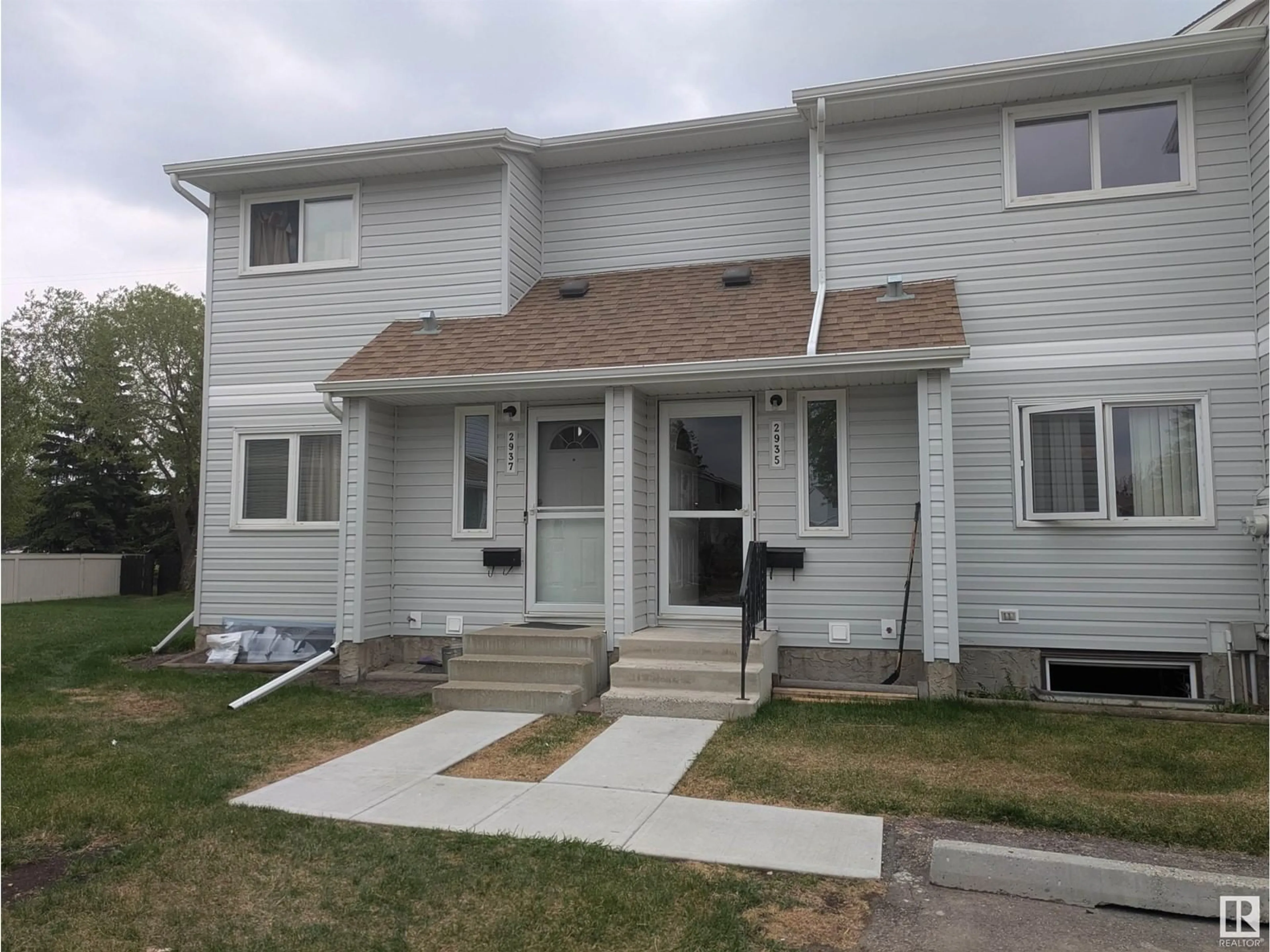 Home with vinyl exterior material, street for 2935 109 ST, Edmonton Alberta T6J4N6