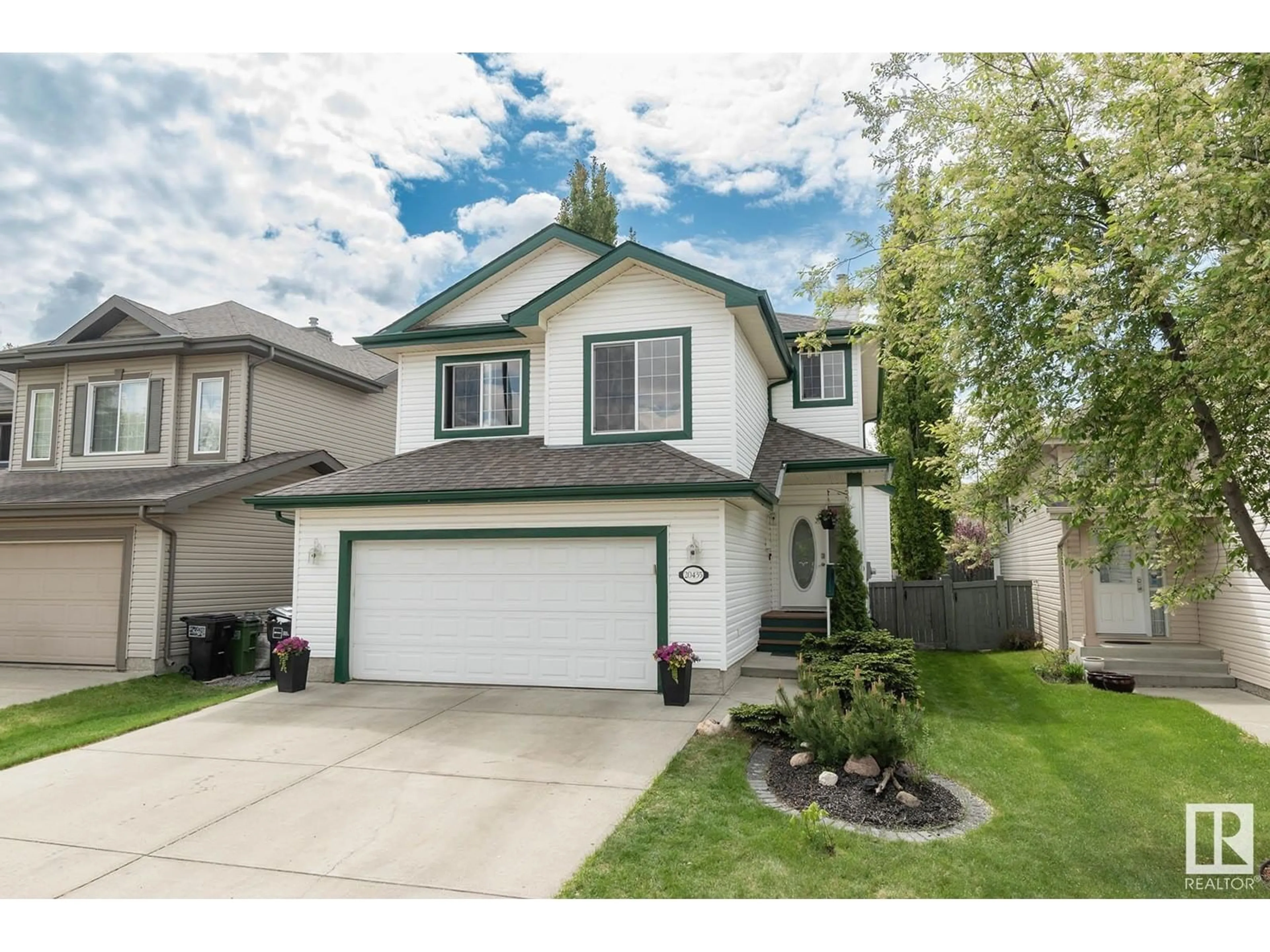 Home with vinyl exterior material, street for 20435 56 AV, Edmonton Alberta T6M0B8