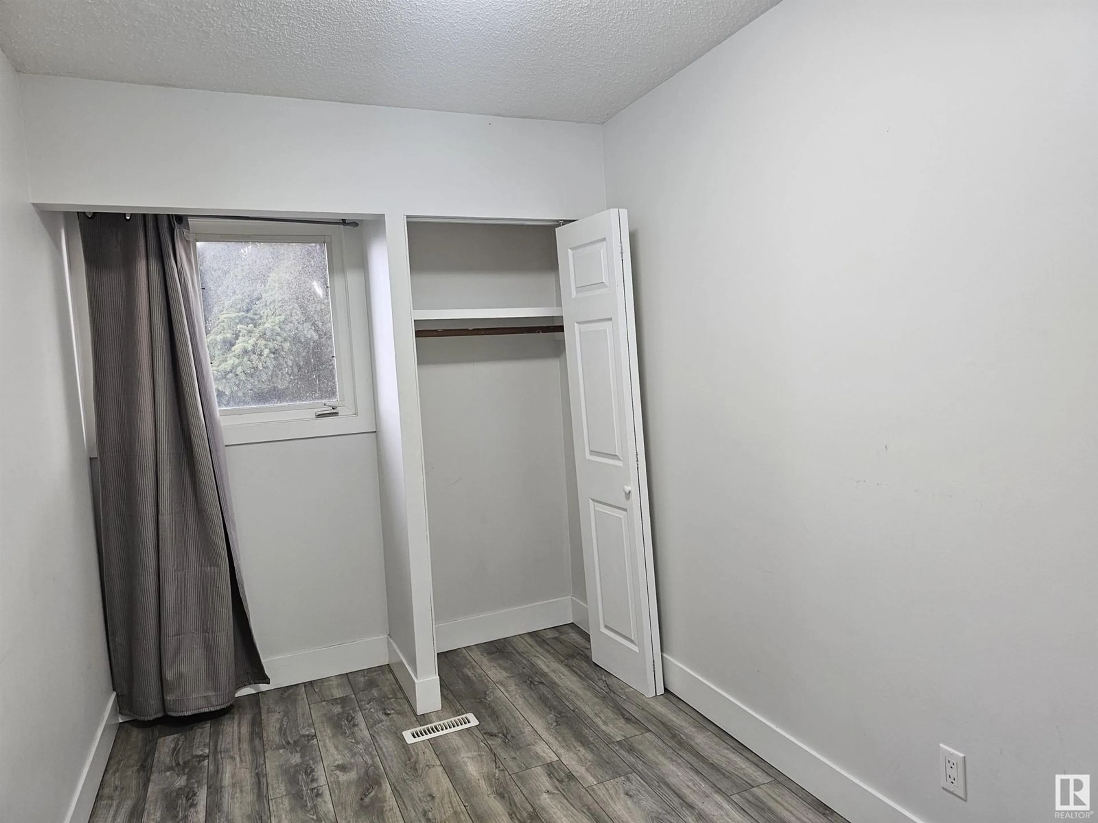 A pic of a room for #2 - 14310 80 ST, Edmonton Alberta T5C1L6