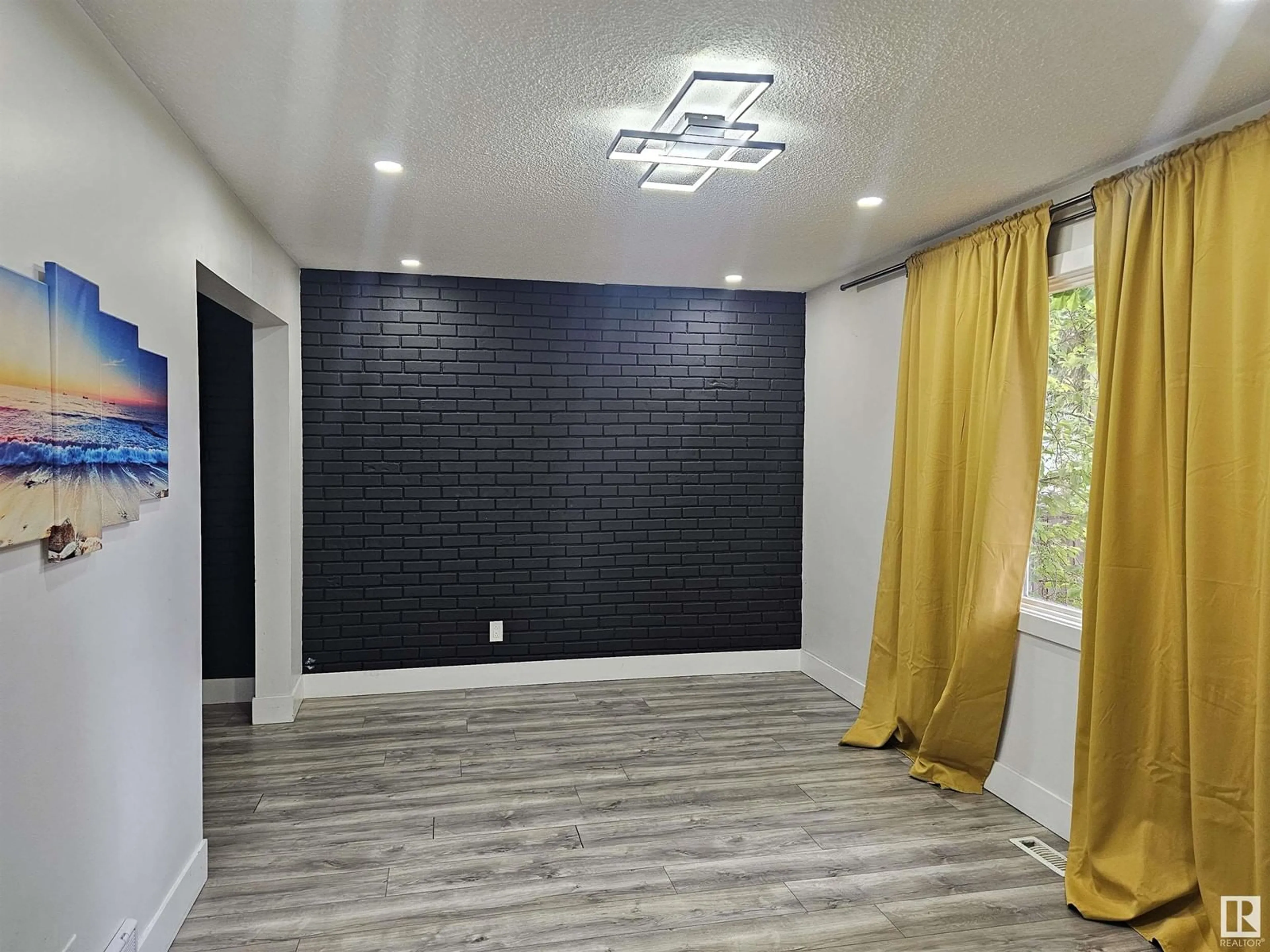 A pic of a room for #2 - 14310 80 ST, Edmonton Alberta T5C1L6