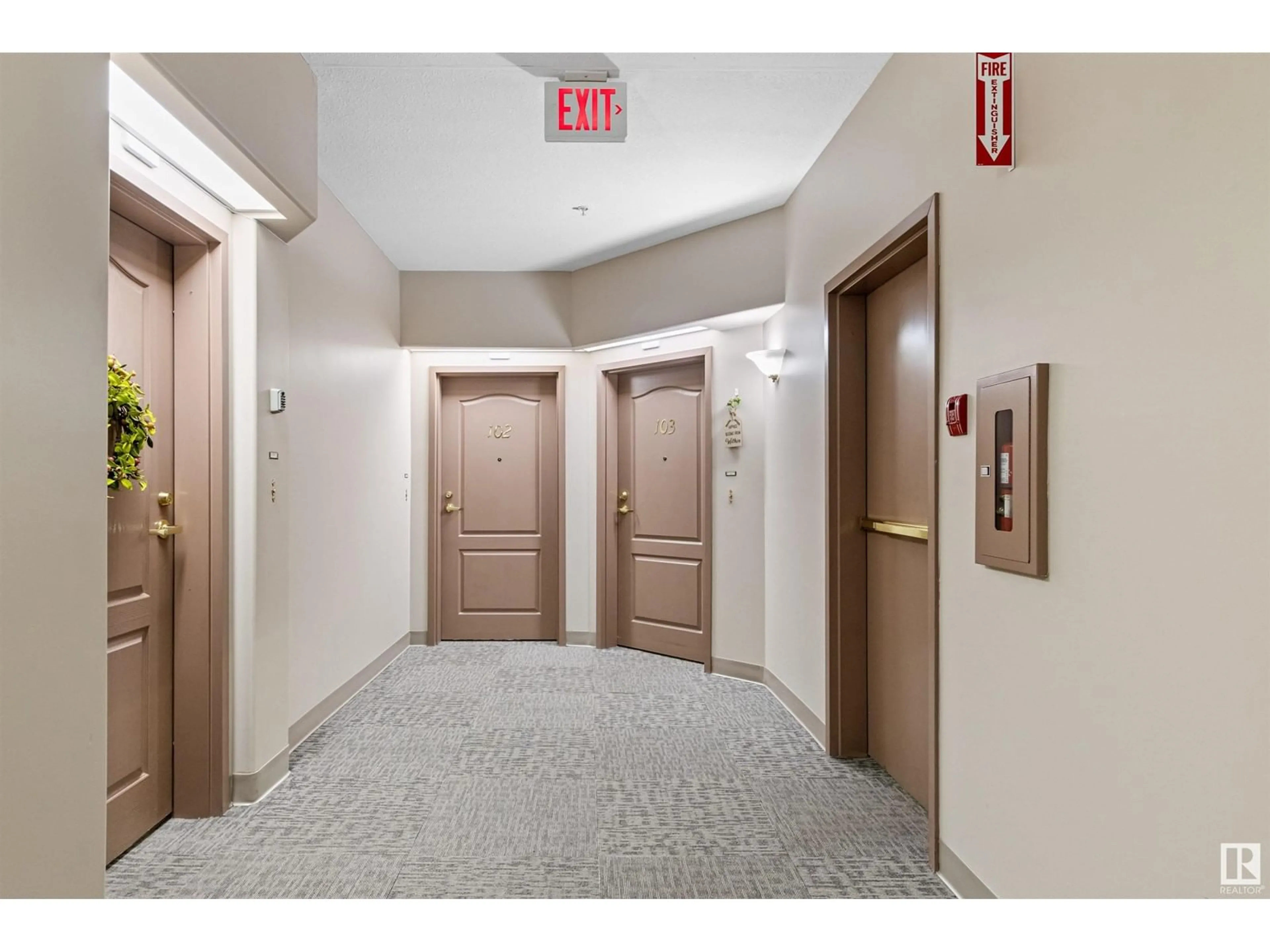 Indoor foyer for #102 - 2741 55 ST, Edmonton Alberta T6L7G7