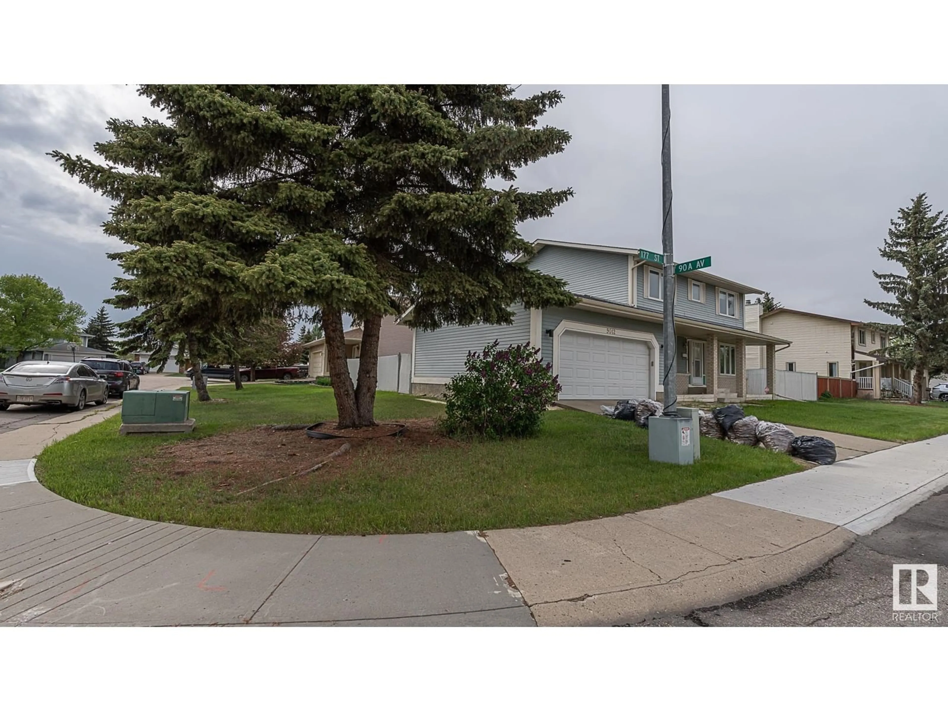 A pic from outside/outdoor area/front of a property/back of a property/a pic from drone, street for NW - 9012 177 ST, Edmonton Alberta T5T3L2