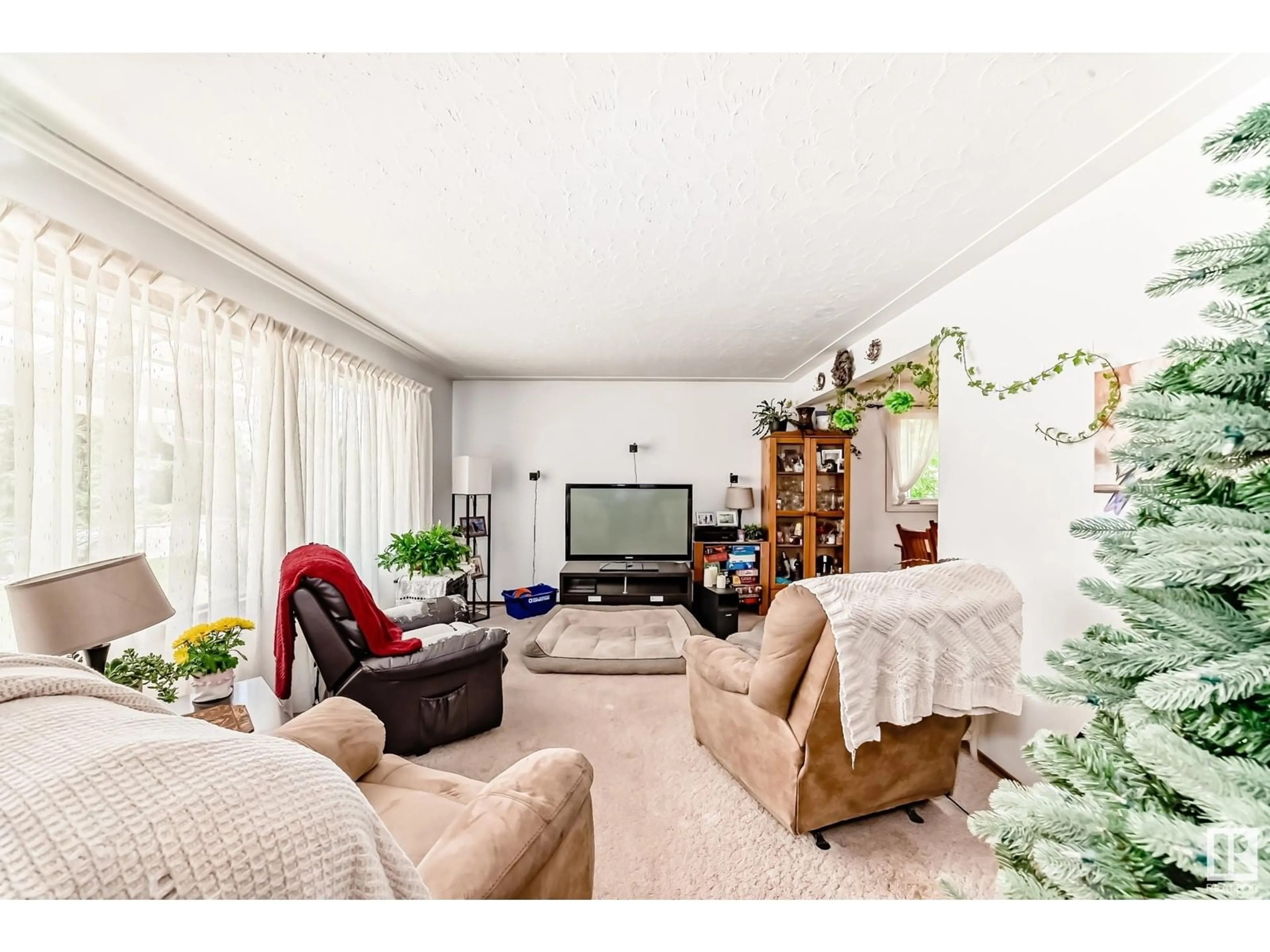Living room with furniture, unknown for 13540 119 ST, Edmonton Alberta T5E5N2