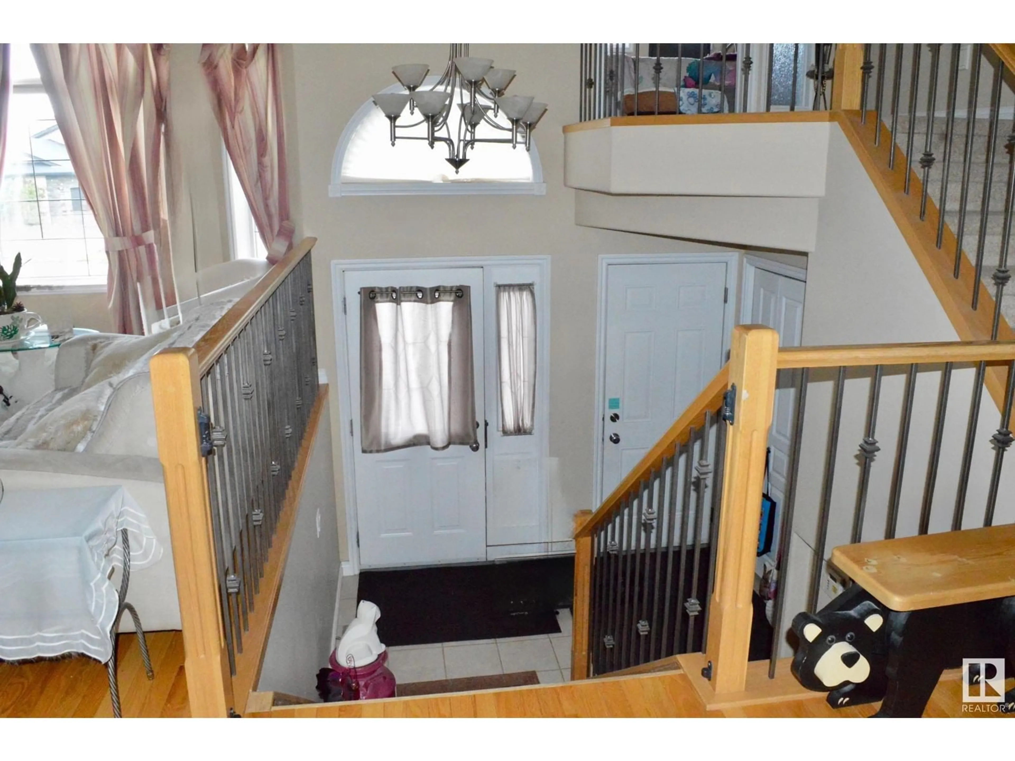 Indoor foyer for 16832 79 ST, Edmonton Alberta T5Z3Y9