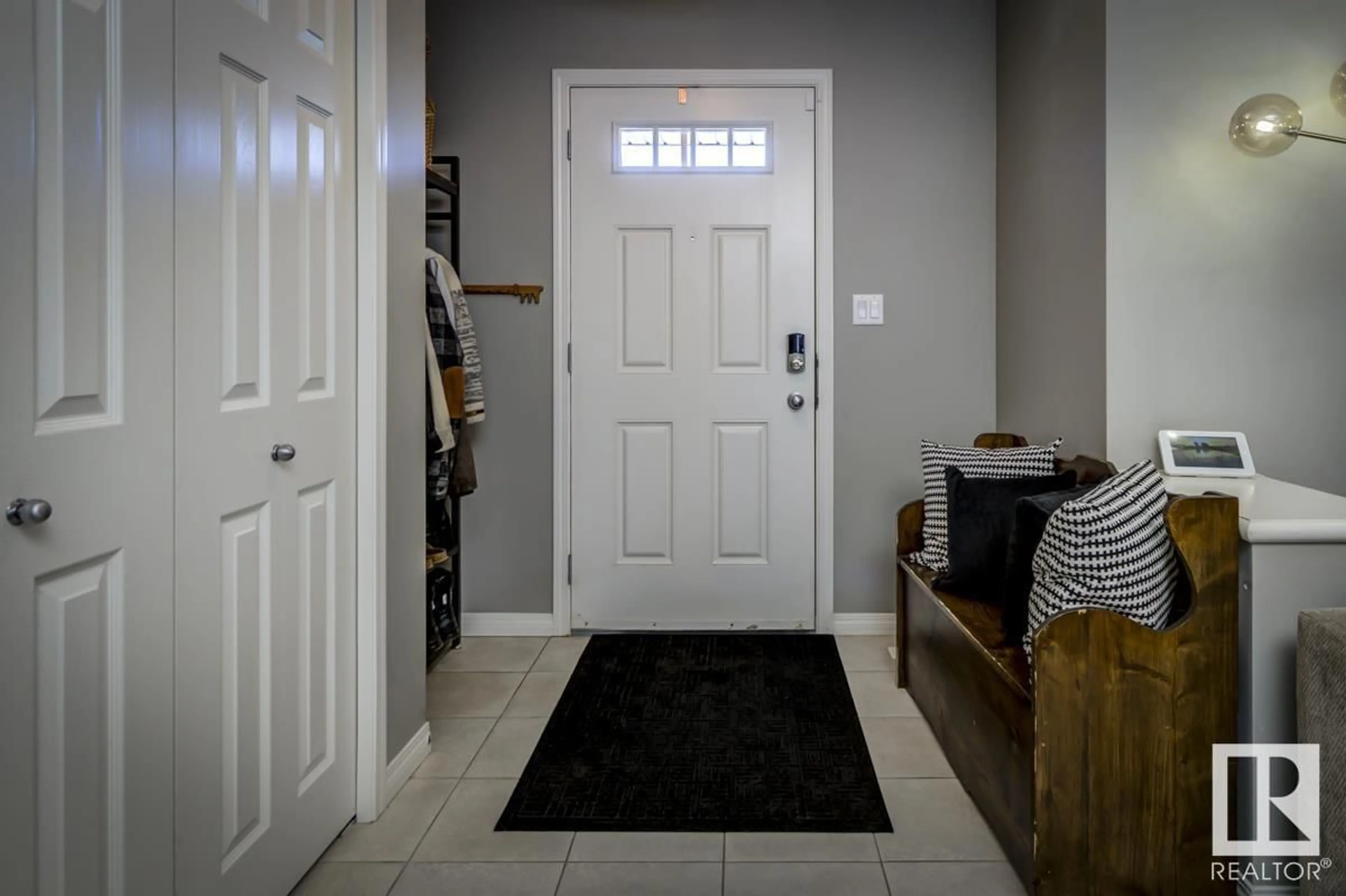 Indoor entryway for 1243 CHAPPELLE BV, Edmonton Alberta T6W3R1