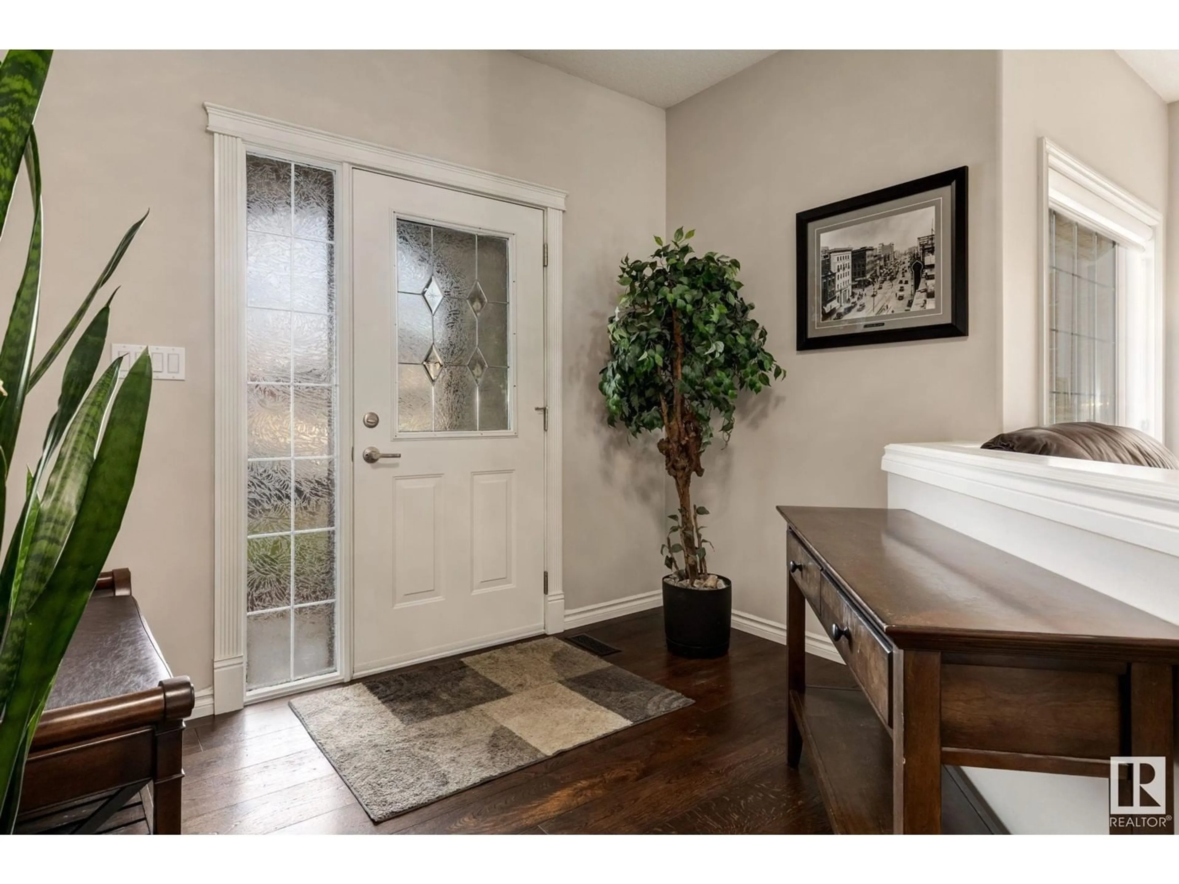Indoor entryway for 16628 74 ST, Edmonton Alberta T5Z3Y1