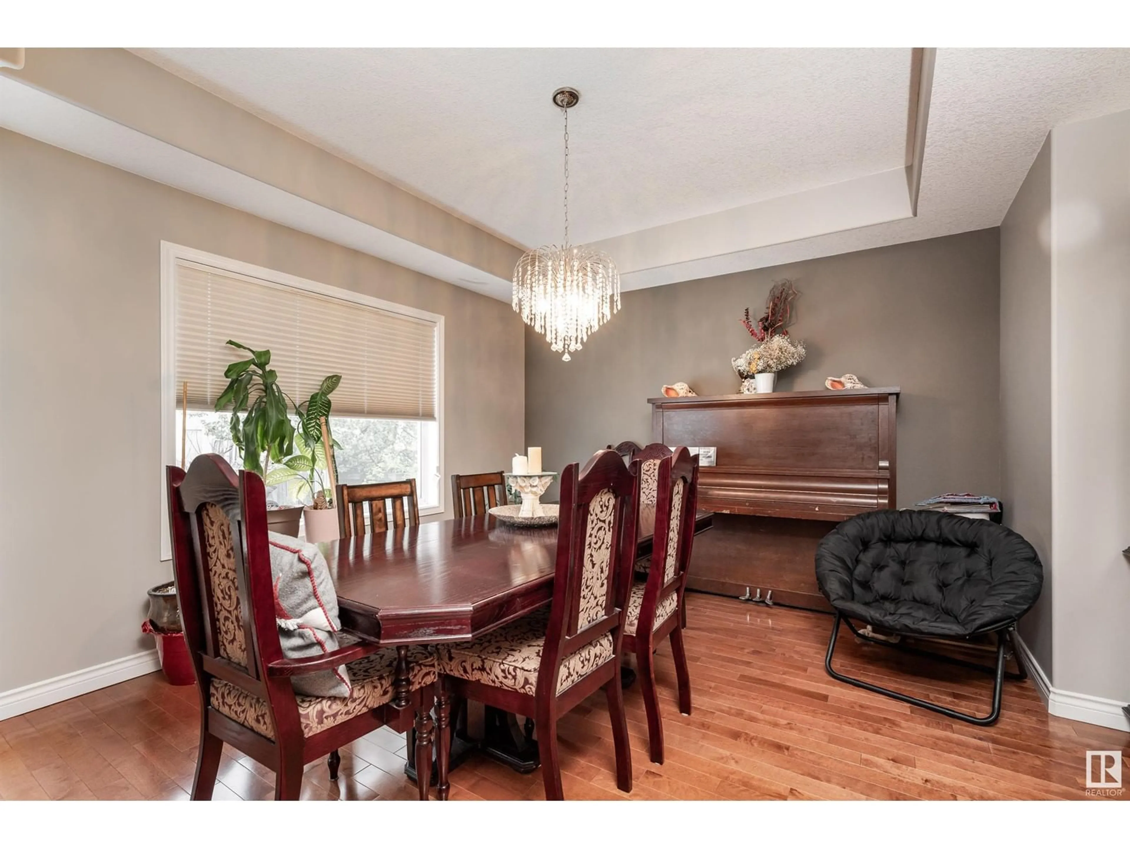 Dining room, wood/laminate floor for 5010 DONSDALE DR, Edmonton Alberta T6M2V2