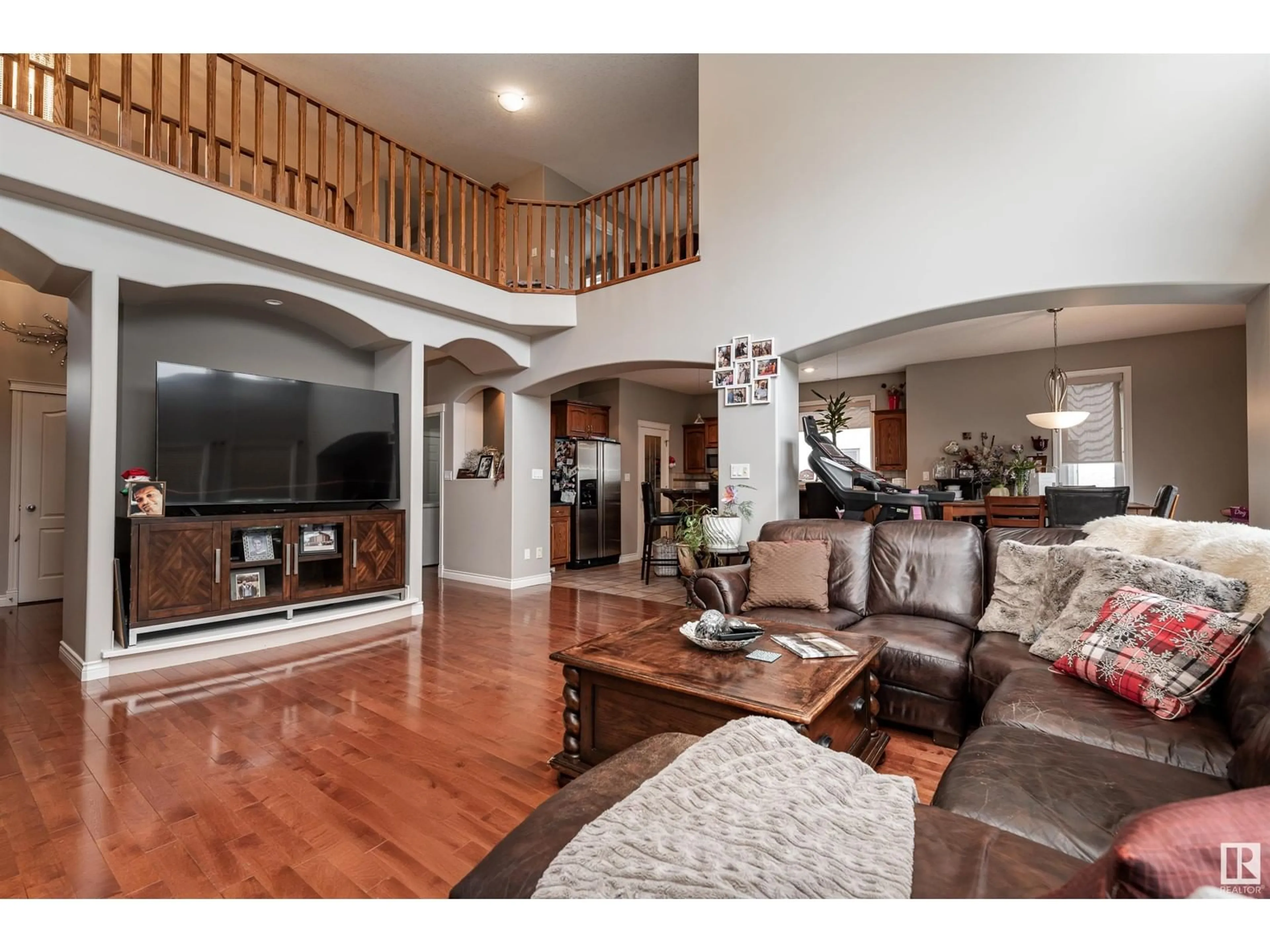 Living room with furniture, wood/laminate floor for 5010 DONSDALE DR, Edmonton Alberta T6M2V2