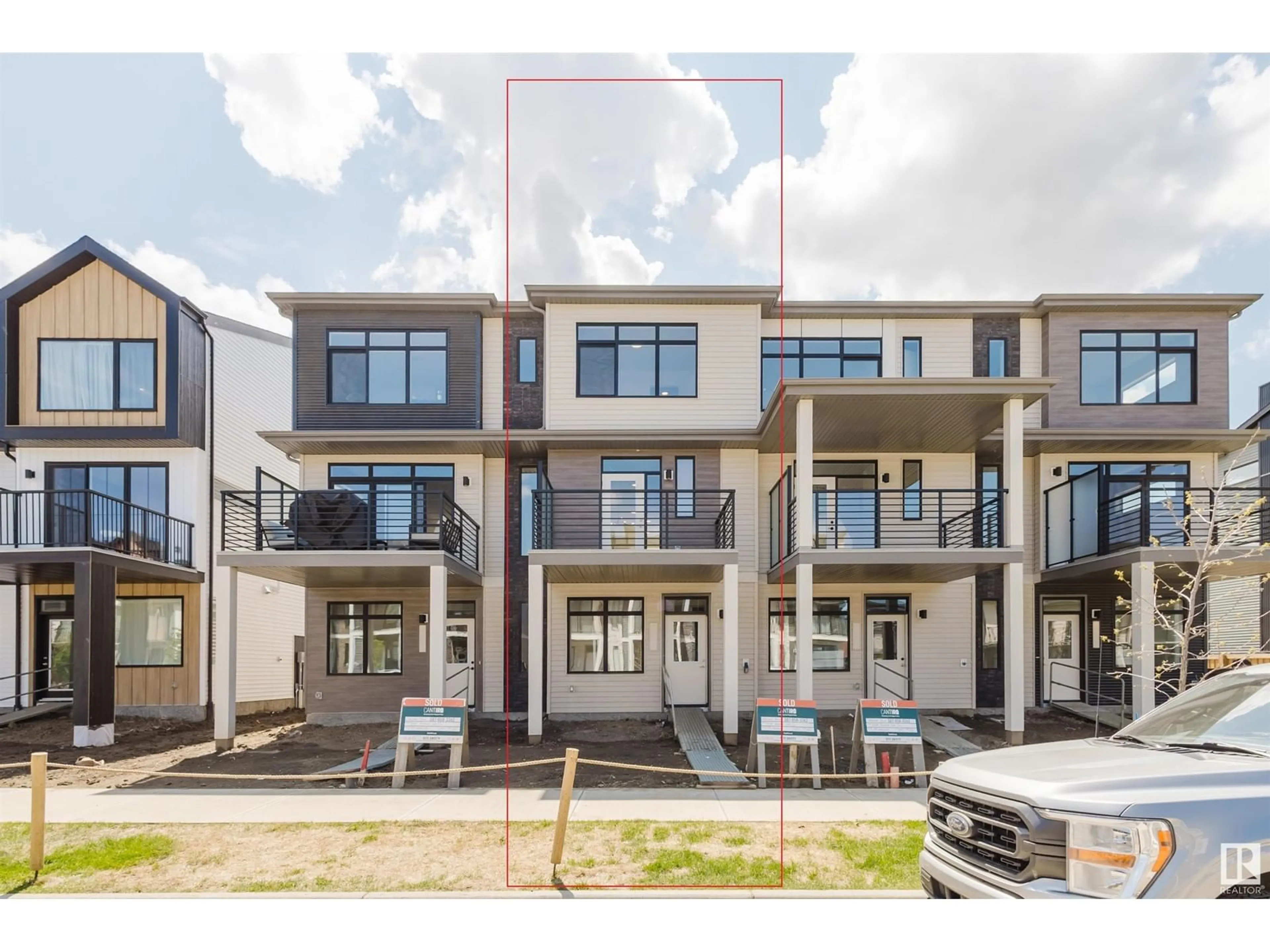 A pic from outside/outdoor area/front of a property/back of a property/a pic from drone, street for SW - 3270 KESWICK WY, Edmonton Alberta T6W5N5