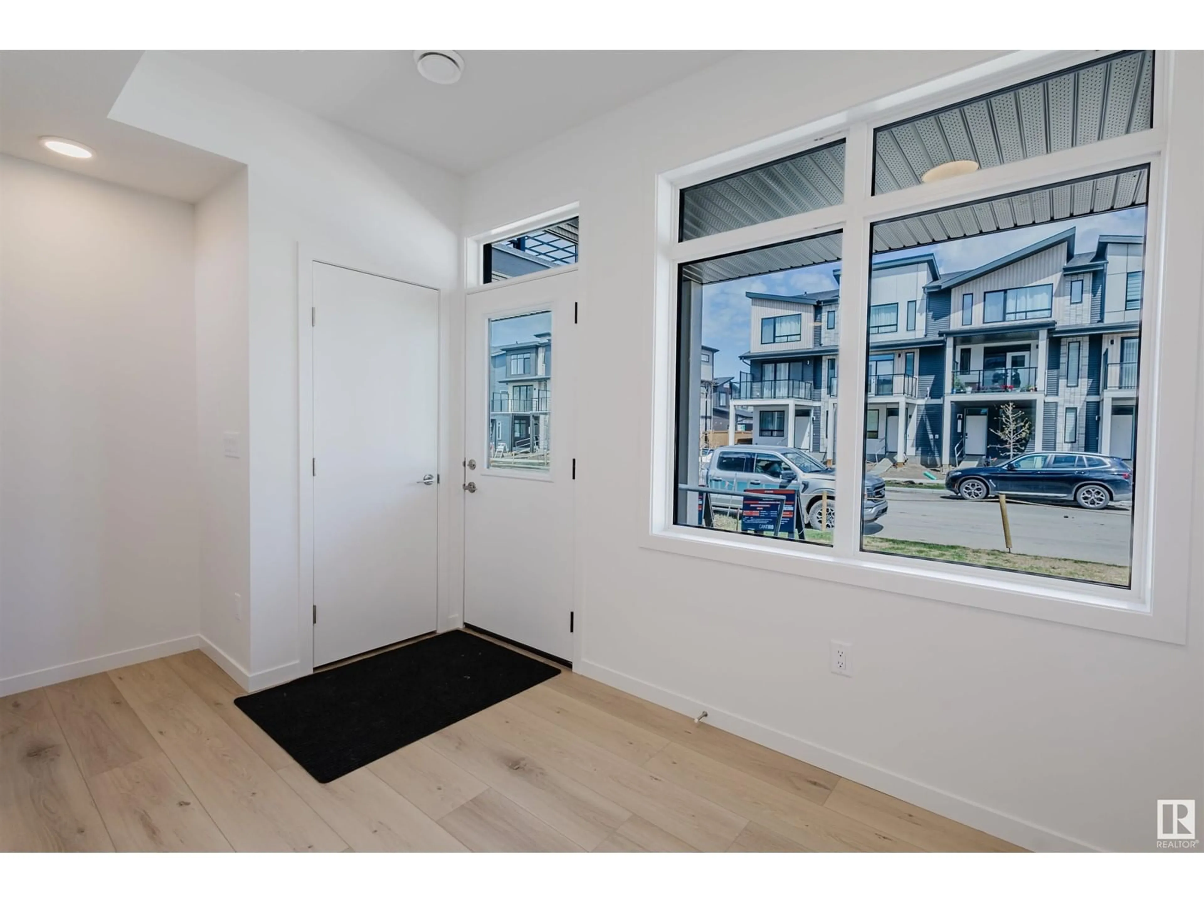 Indoor entryway for SW - 3270 KESWICK WY, Edmonton Alberta T6W5N5