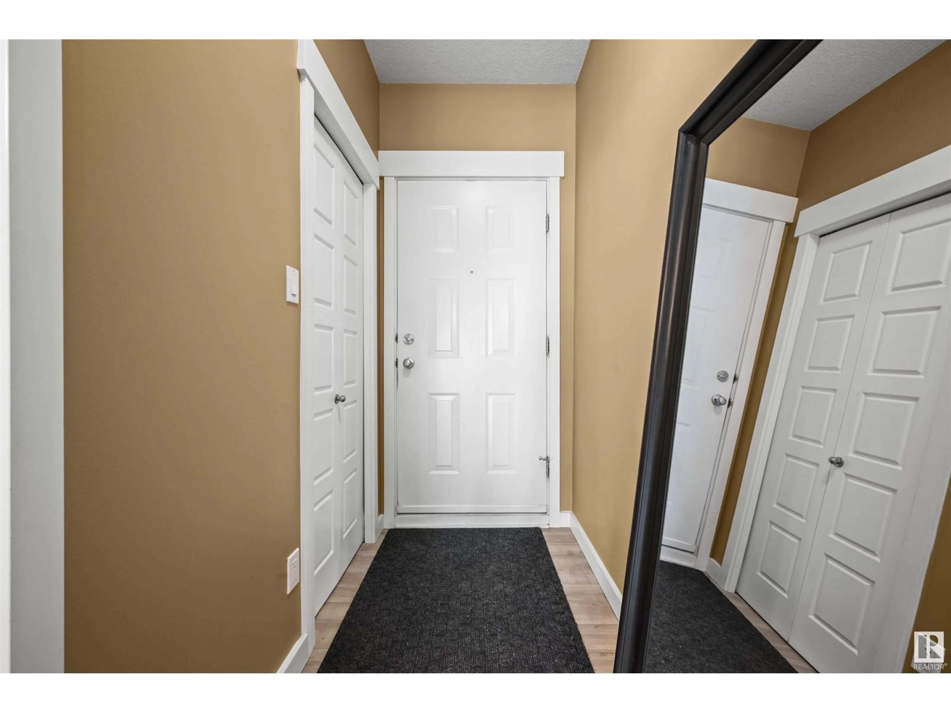 Indoor entryway for #302 - 10518 113 ST, Edmonton Alberta T5H0C6