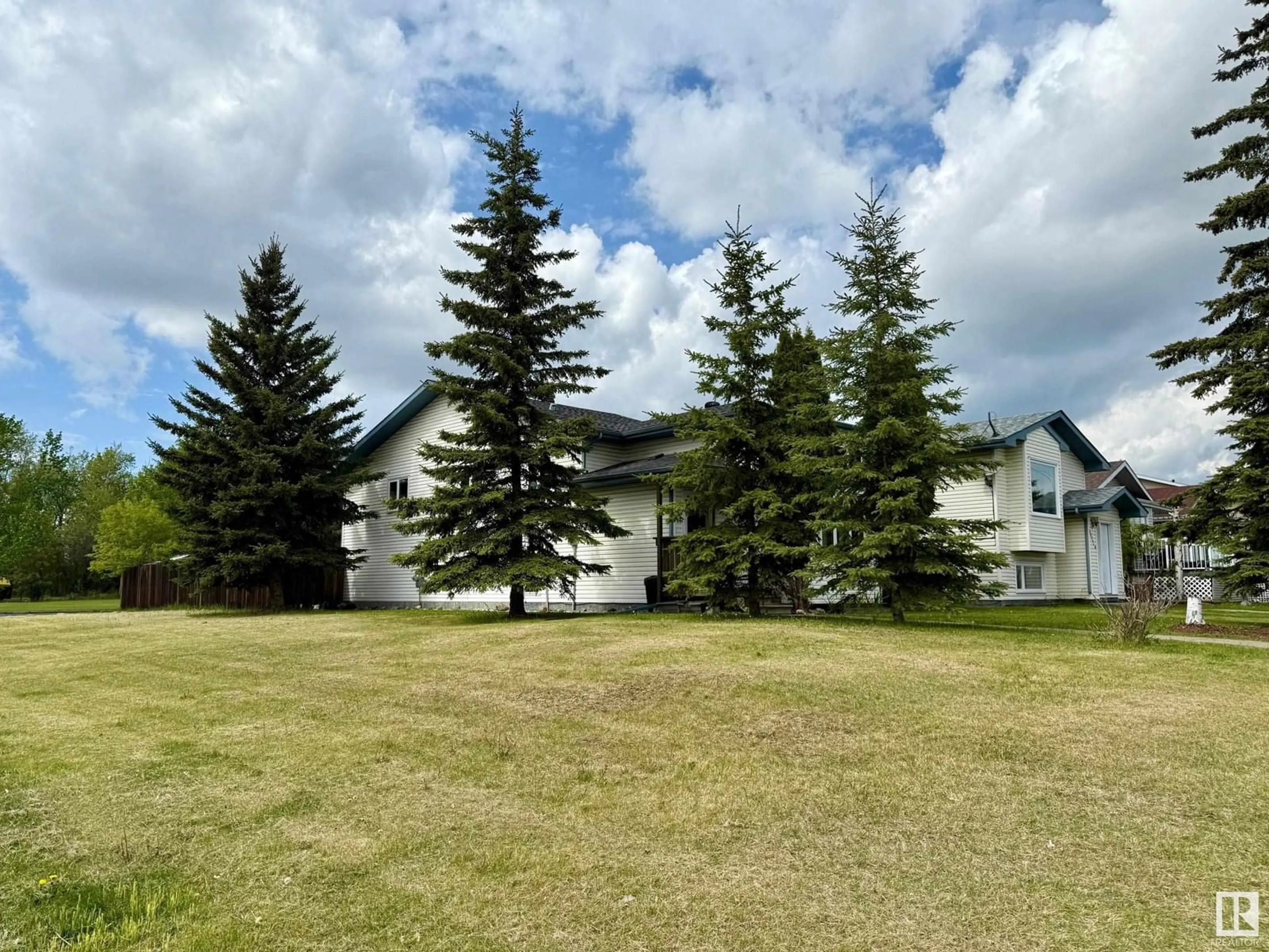 A pic from outside/outdoor area/front of a property/back of a property/a pic from drone, unknown for B - 4515 33 ST, Athabasca Town Alberta T9S1P5
