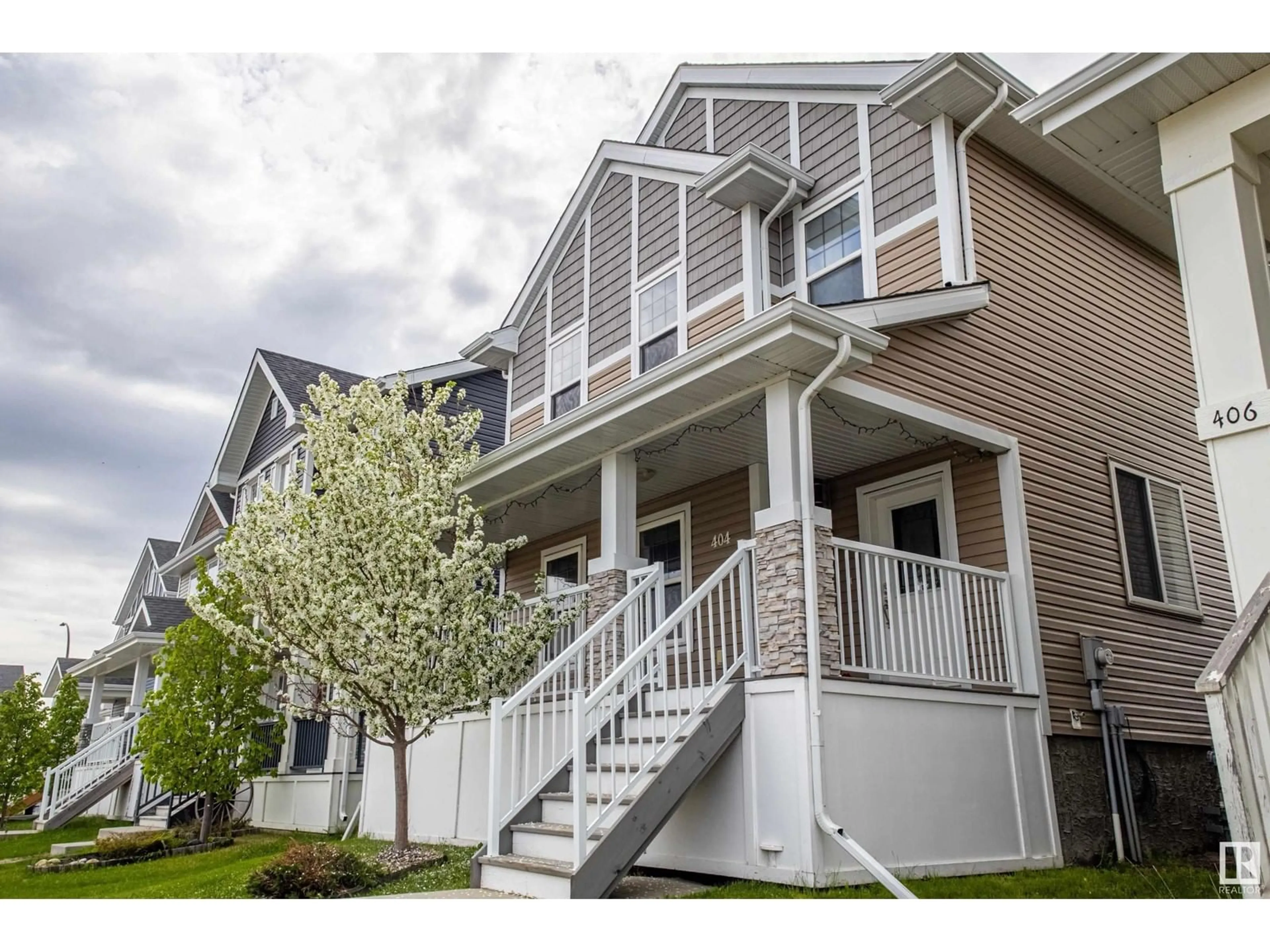 Home with vinyl exterior material, street for 404 SIMMONDS WY, Leduc Alberta T9E0X3