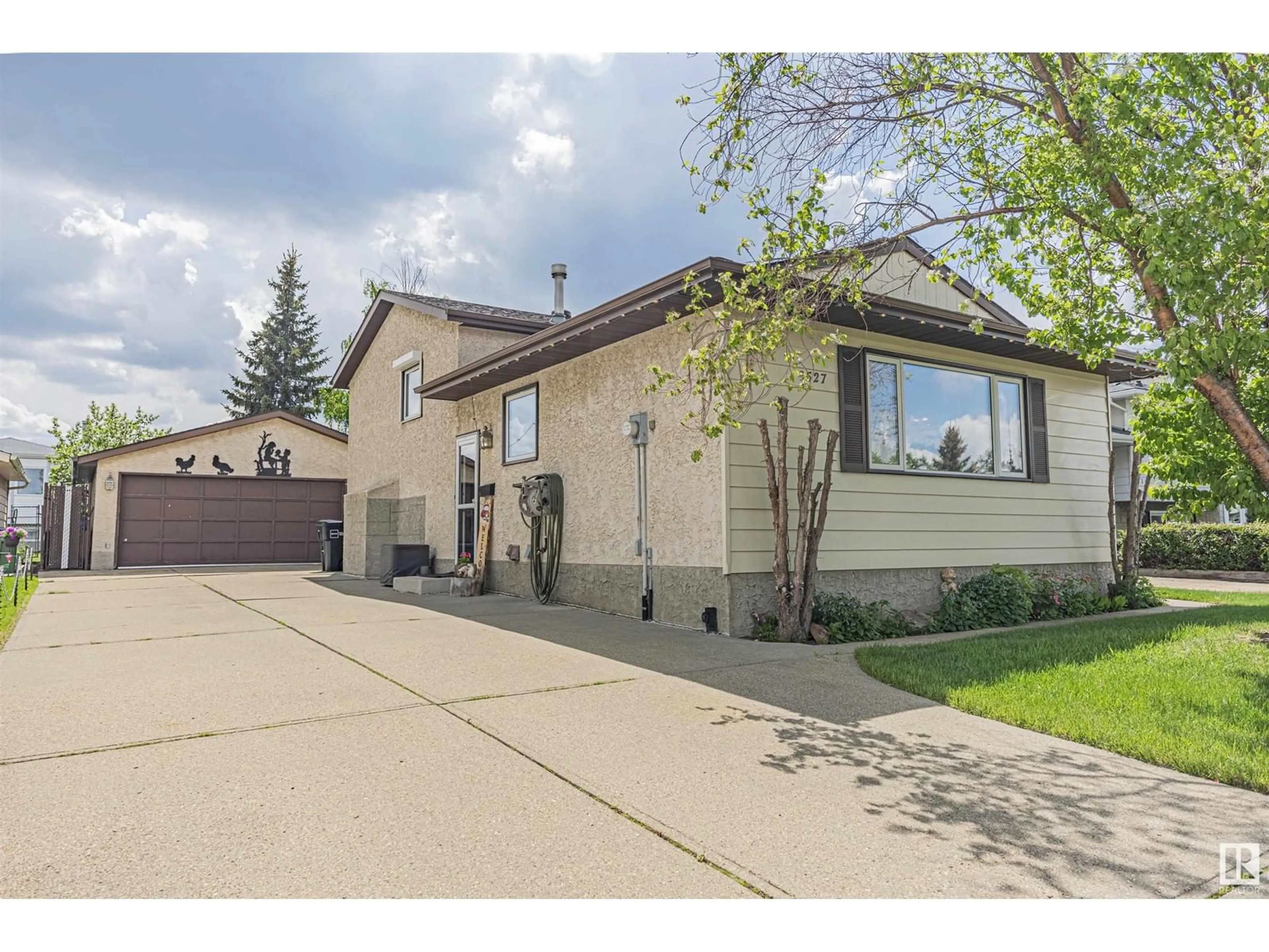 Unknown for NW - 9527 178A AV, Edmonton Alberta T5Z2G8