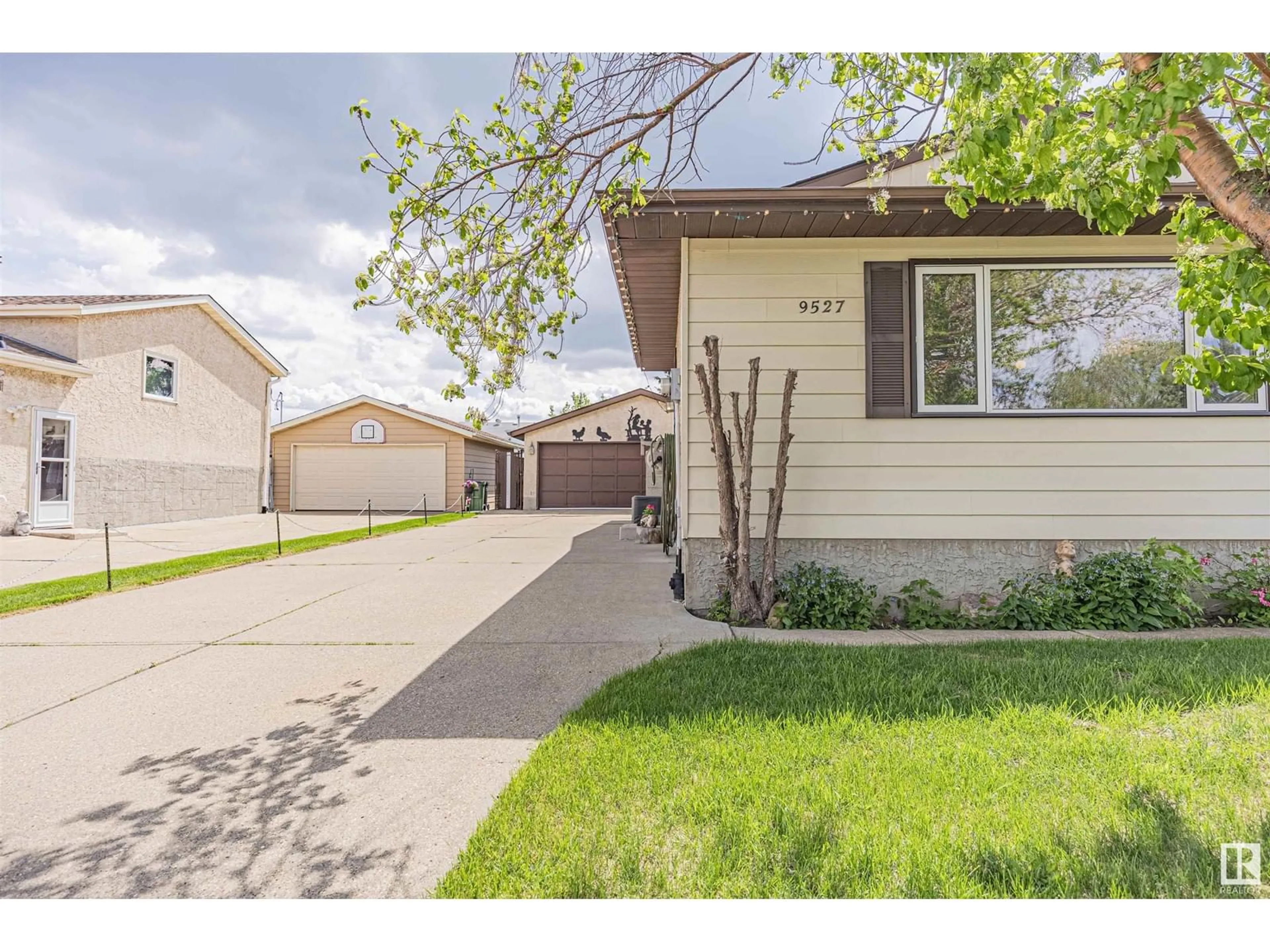 Home with vinyl exterior material, street for NW - 9527 178A AV, Edmonton Alberta T5Z2G8