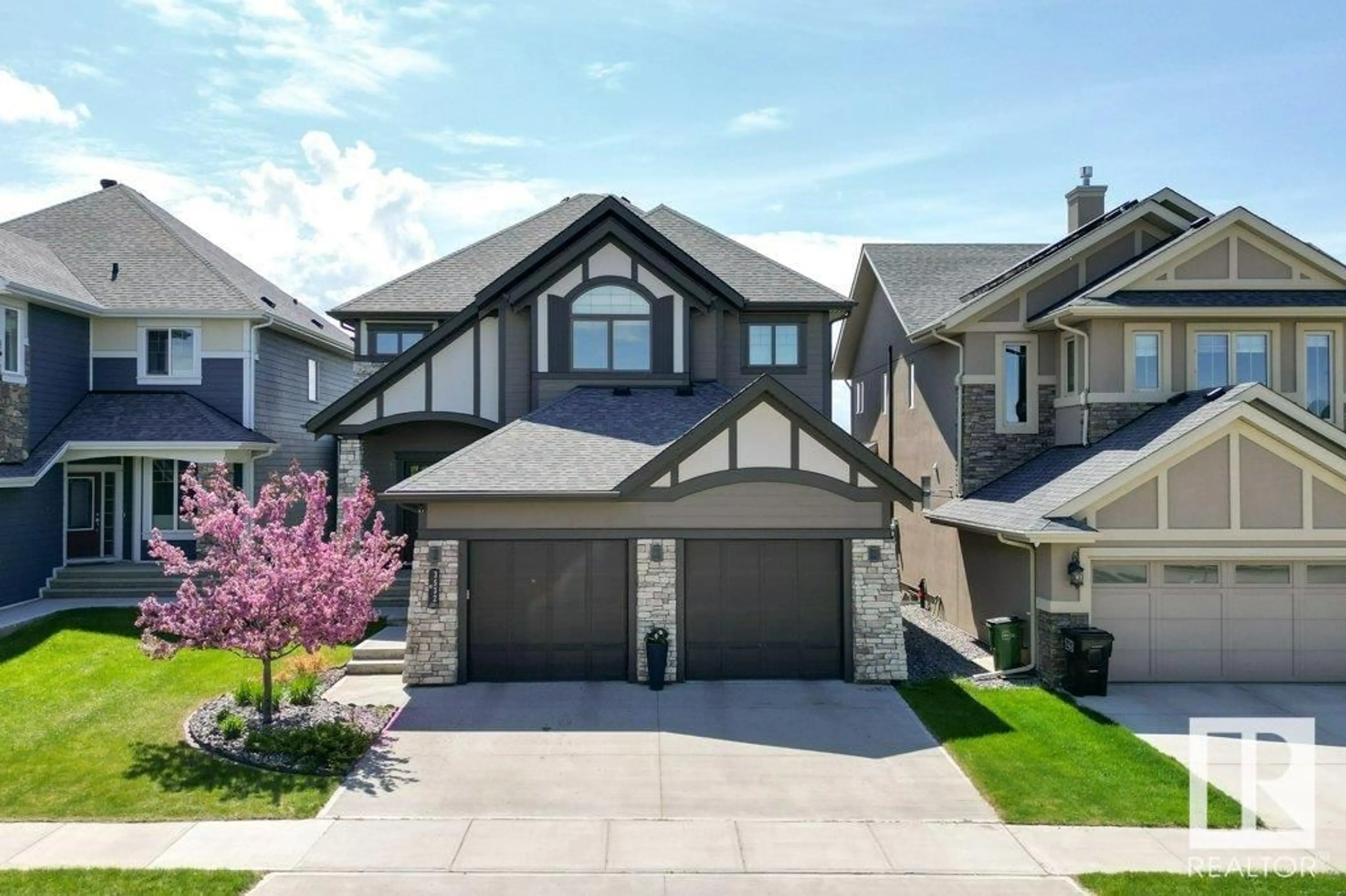 A pic from outside/outdoor area/front of a property/back of a property/a pic from drone, street for 3532 KESWICK BV, Edmonton Alberta T6W0S5
