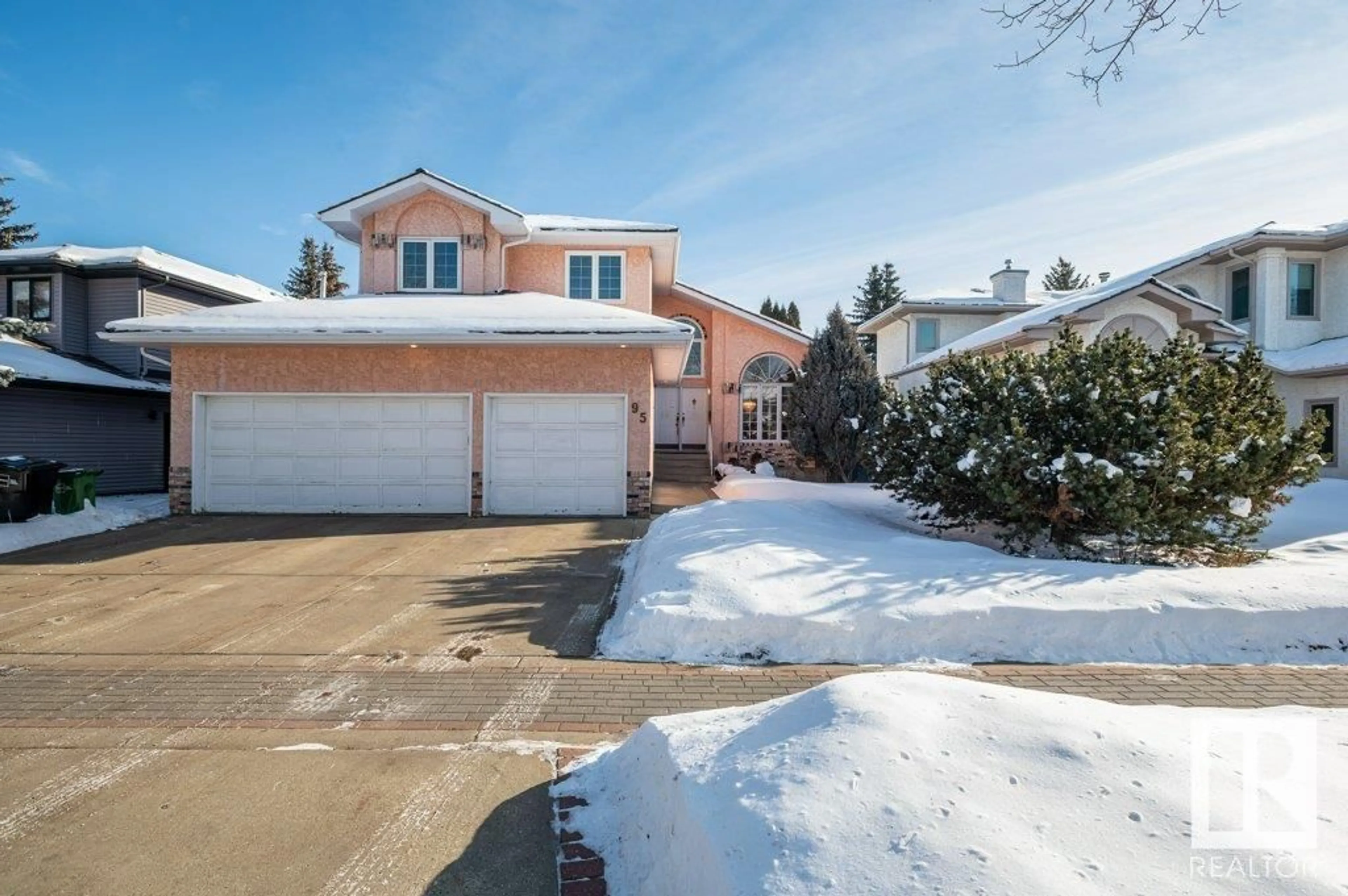 A pic from outside/outdoor area/front of a property/back of a property/a pic from drone, street for 95 WILKIN RD, Edmonton Alberta T6M2H4
