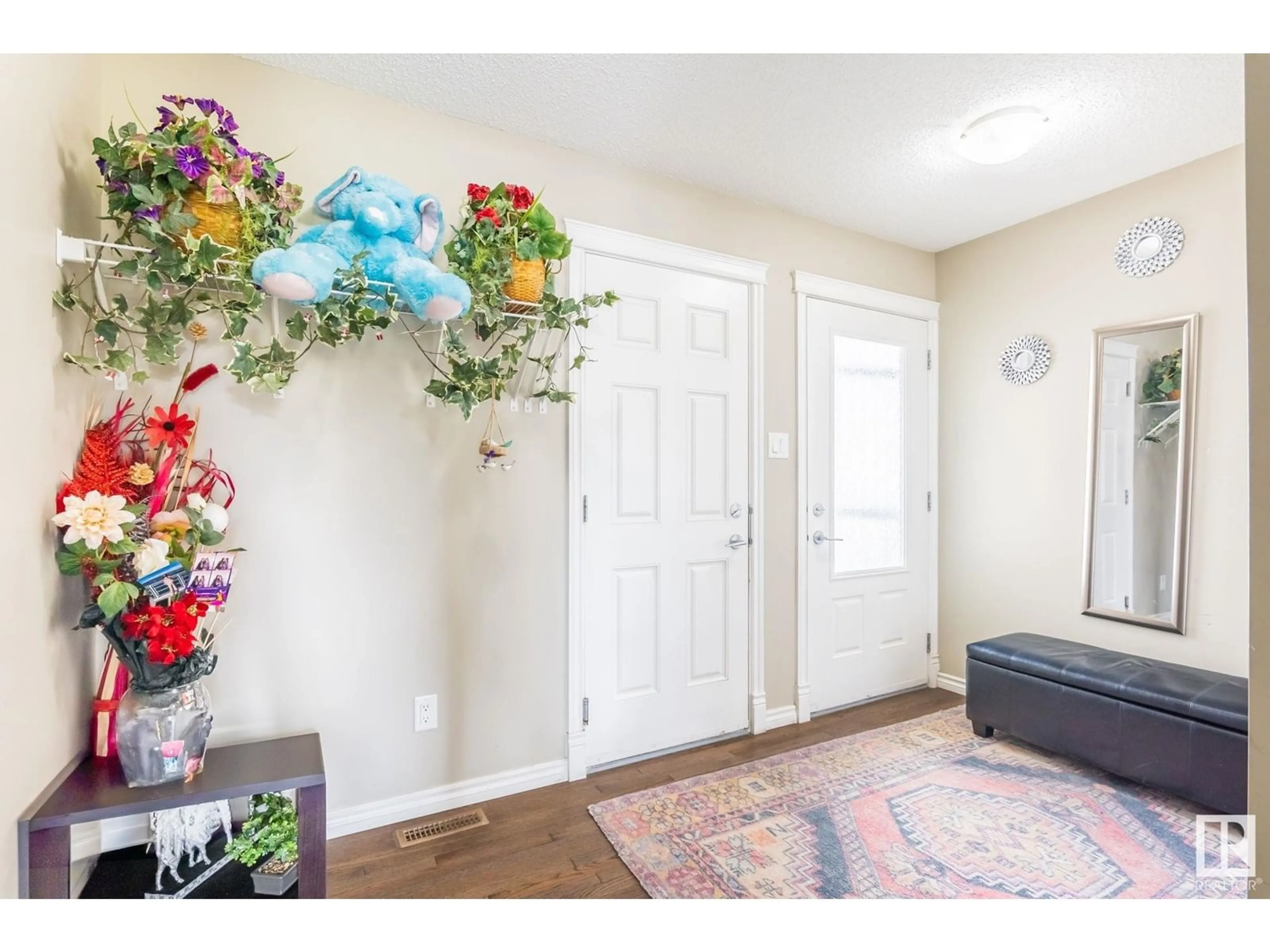 Indoor entryway for 1783 28 STREET, Edmonton Alberta T6T0S7