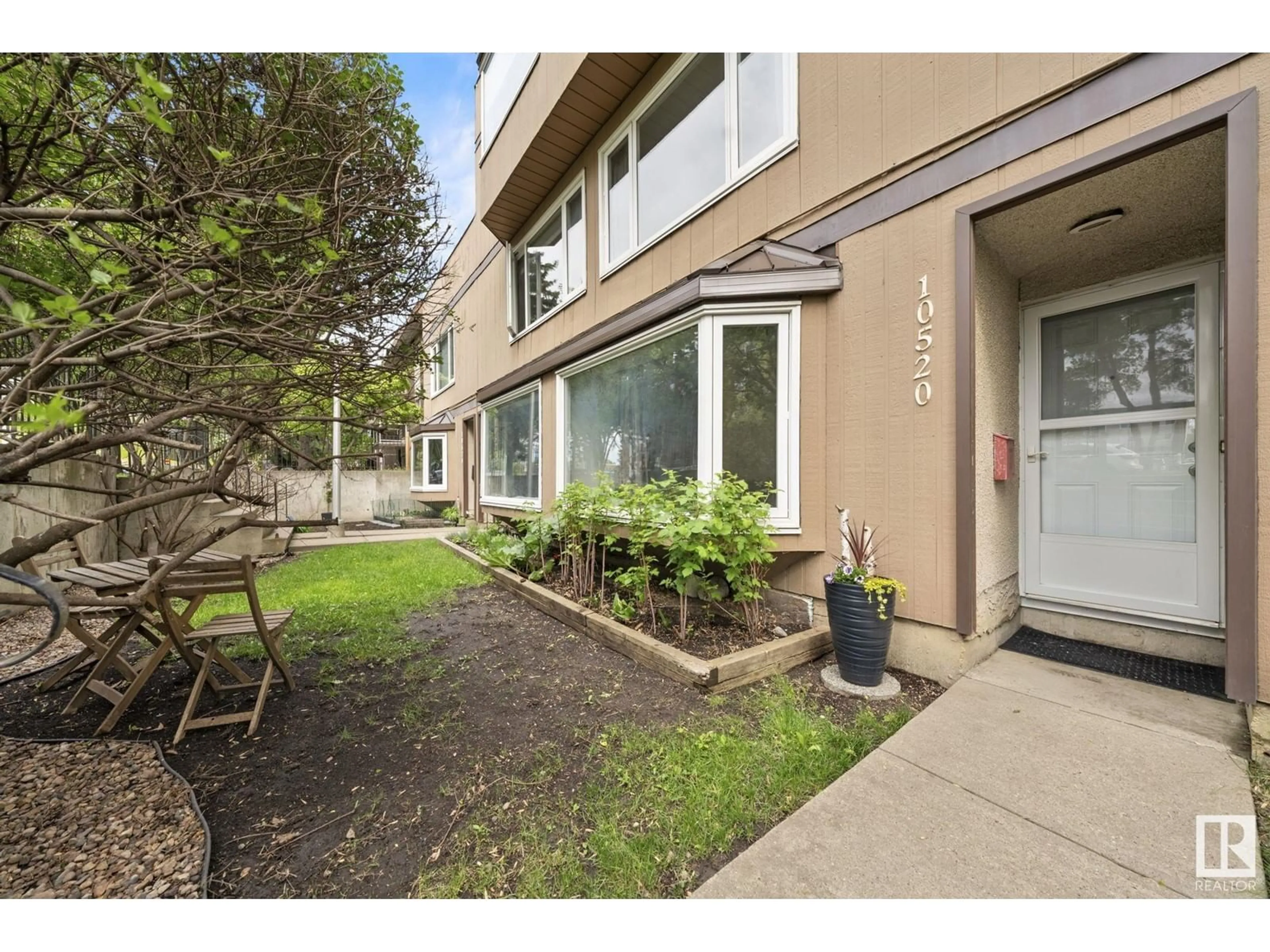 Patio, street for 10520 84 AV, Edmonton Alberta T6E2H4