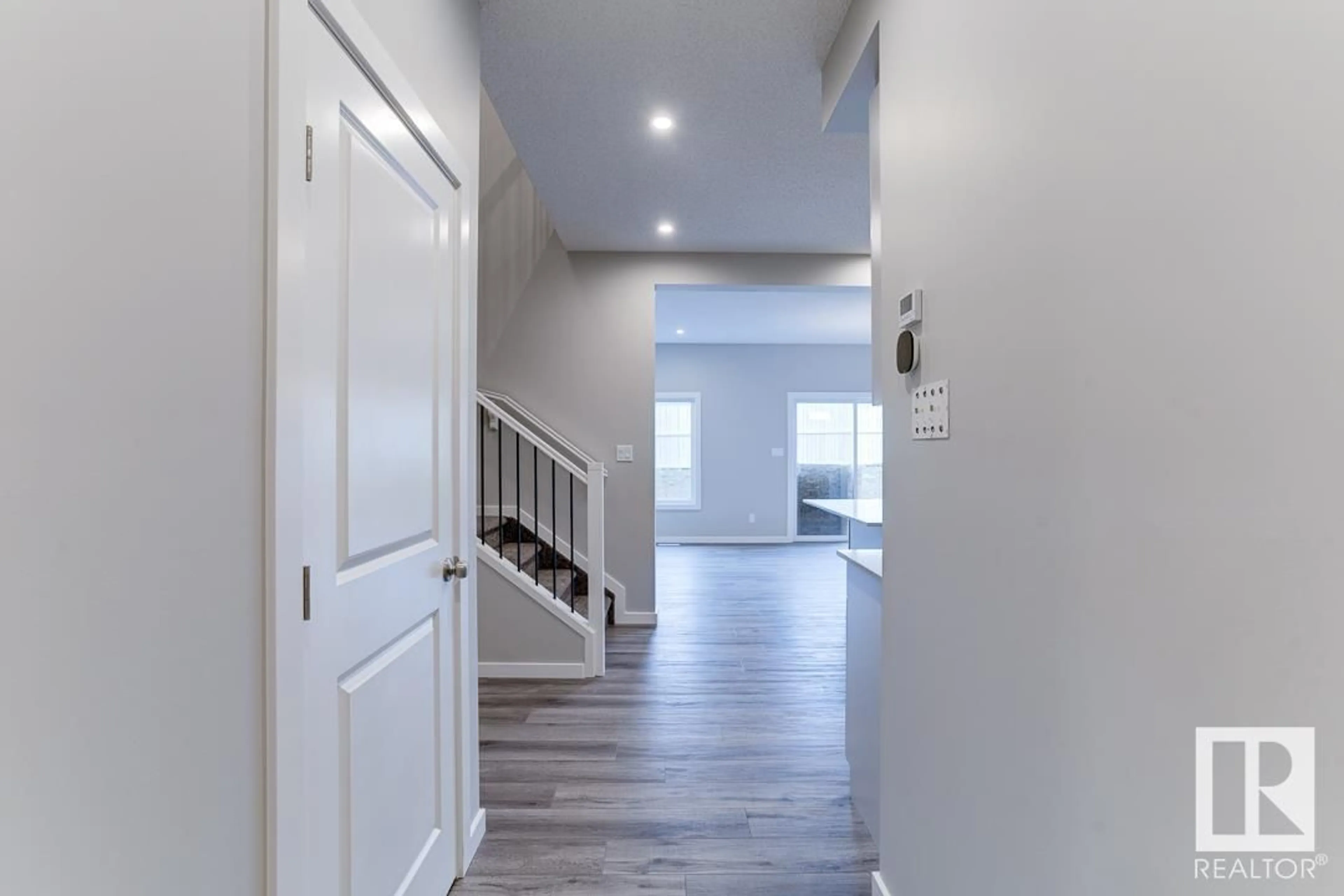 Indoor entryway for 3613 2 STREET NW, Edmonton Alberta T6T2P9