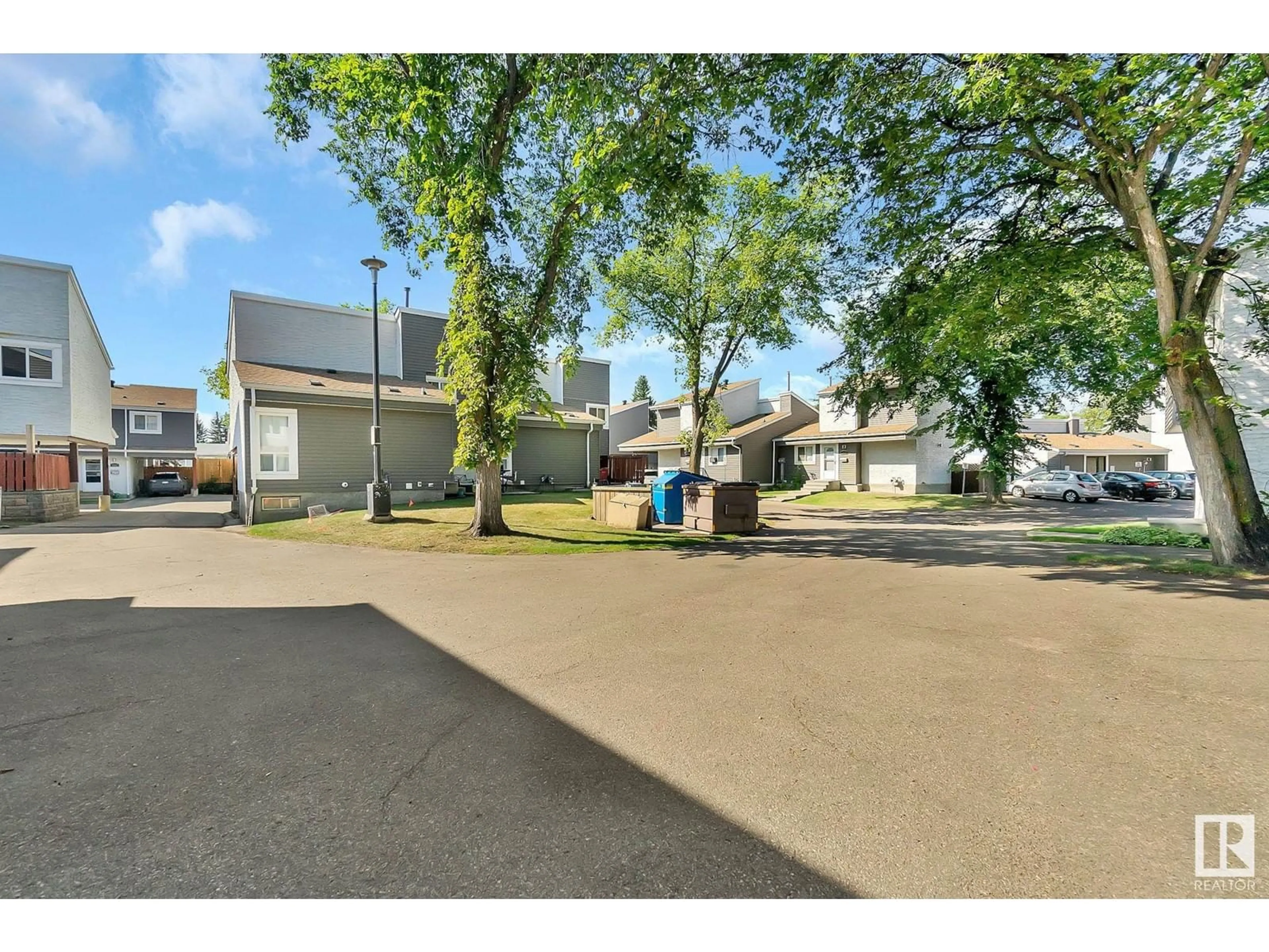 A pic from outside/outdoor area/front of a property/back of a property/a pic from drone, street for 5526 19A AVE NW, Edmonton Alberta T6L2C1