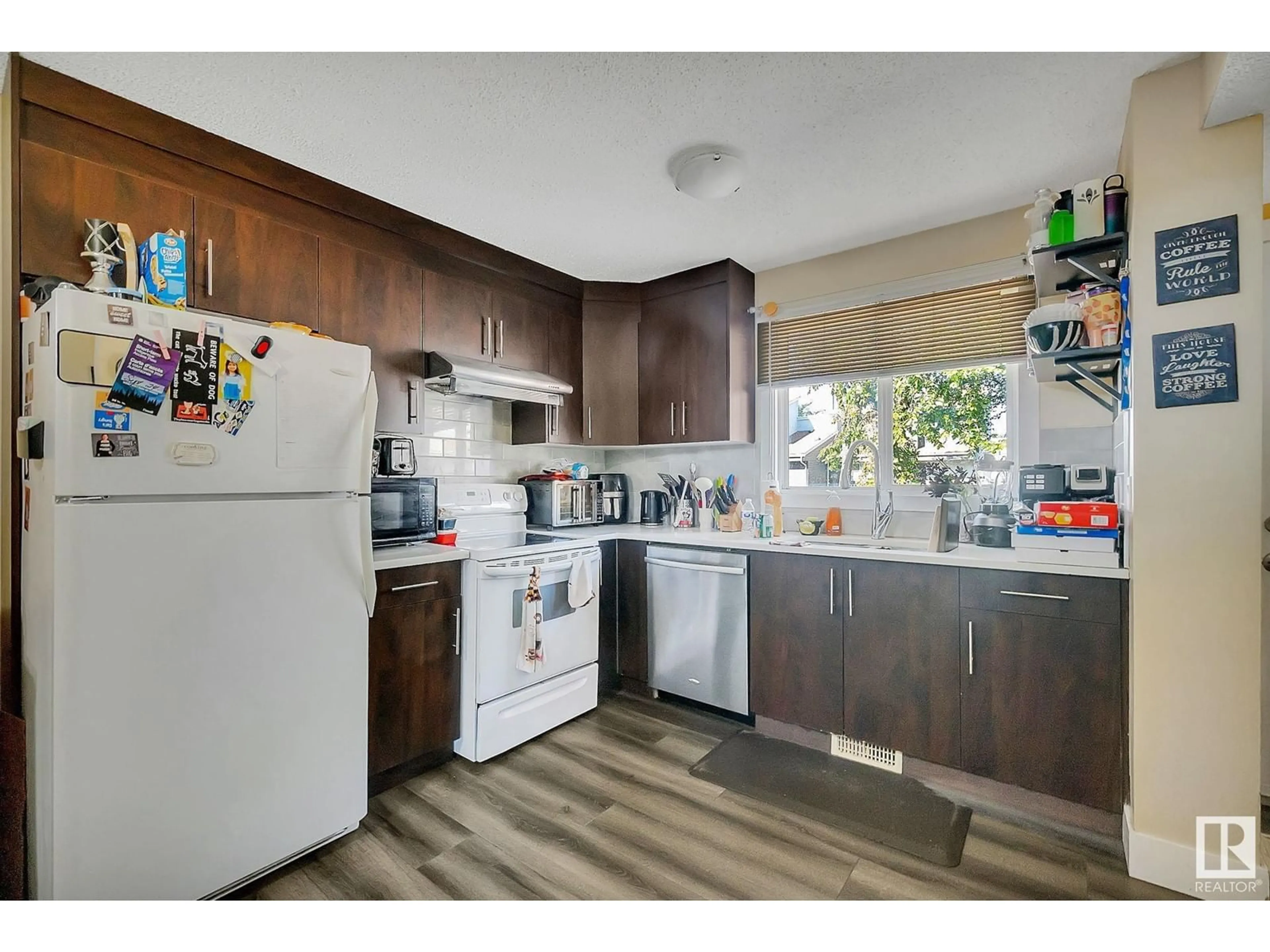 Standard kitchen, wood/laminate floor for 5526 19A AVE NW, Edmonton Alberta T6L2C1