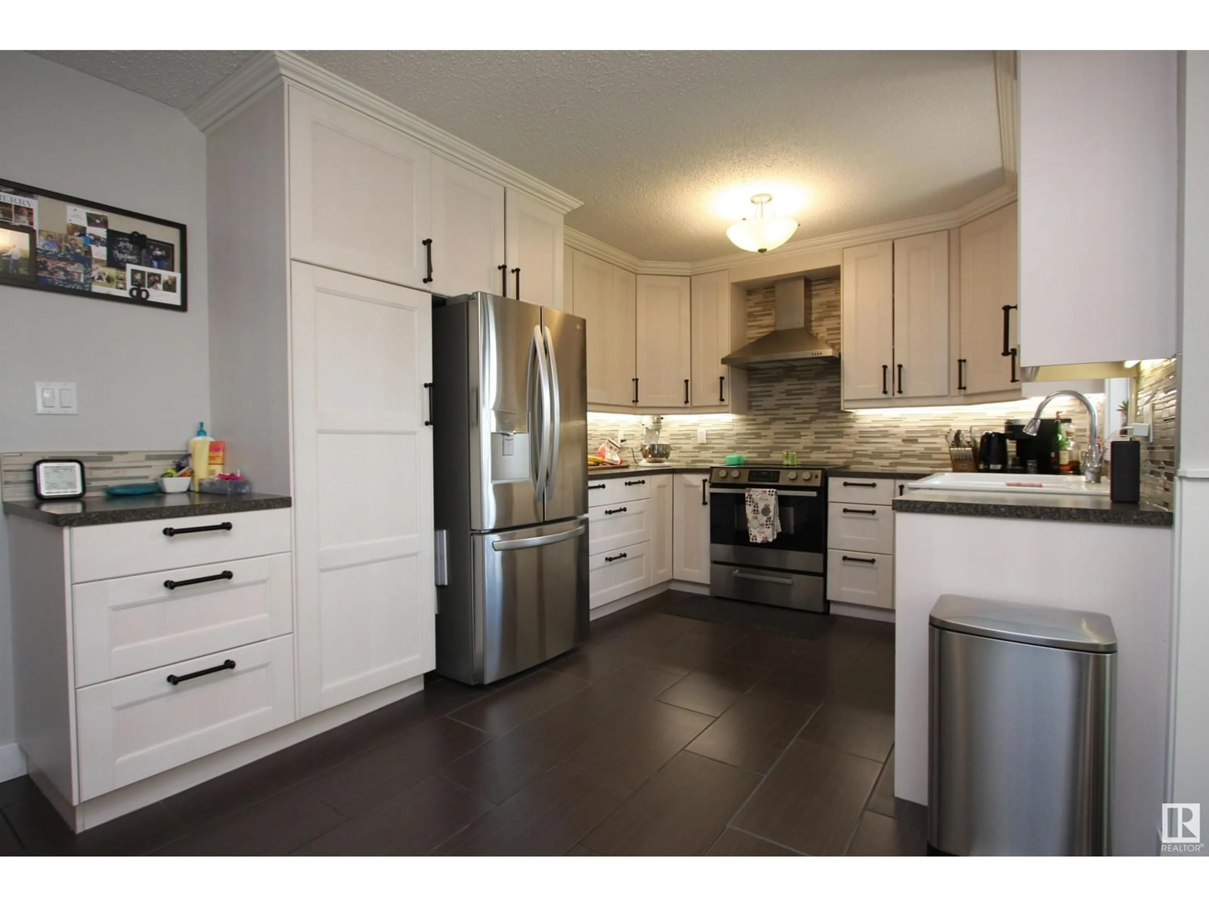 Open concept kitchen, unknown for 6507 37 AV, Camrose Alberta T4V3J5