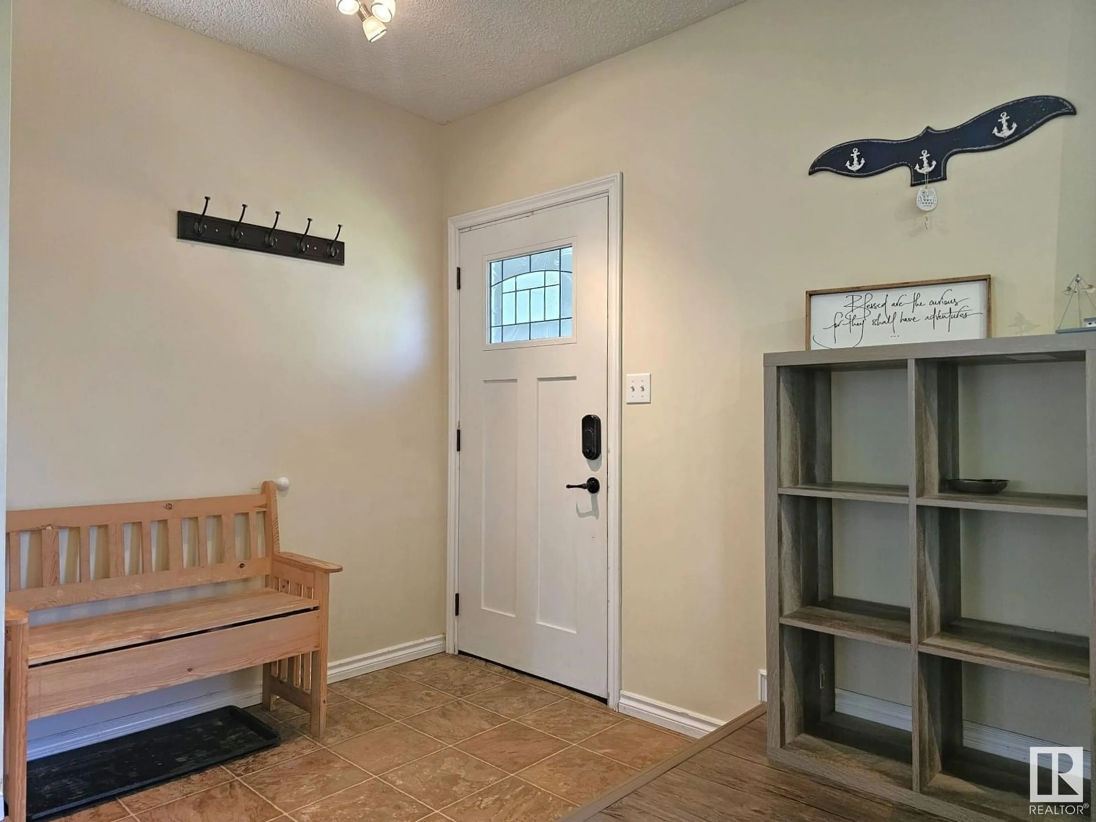 Indoor entryway for 4317 42 AV, Drayton Valley Alberta T7A1G4