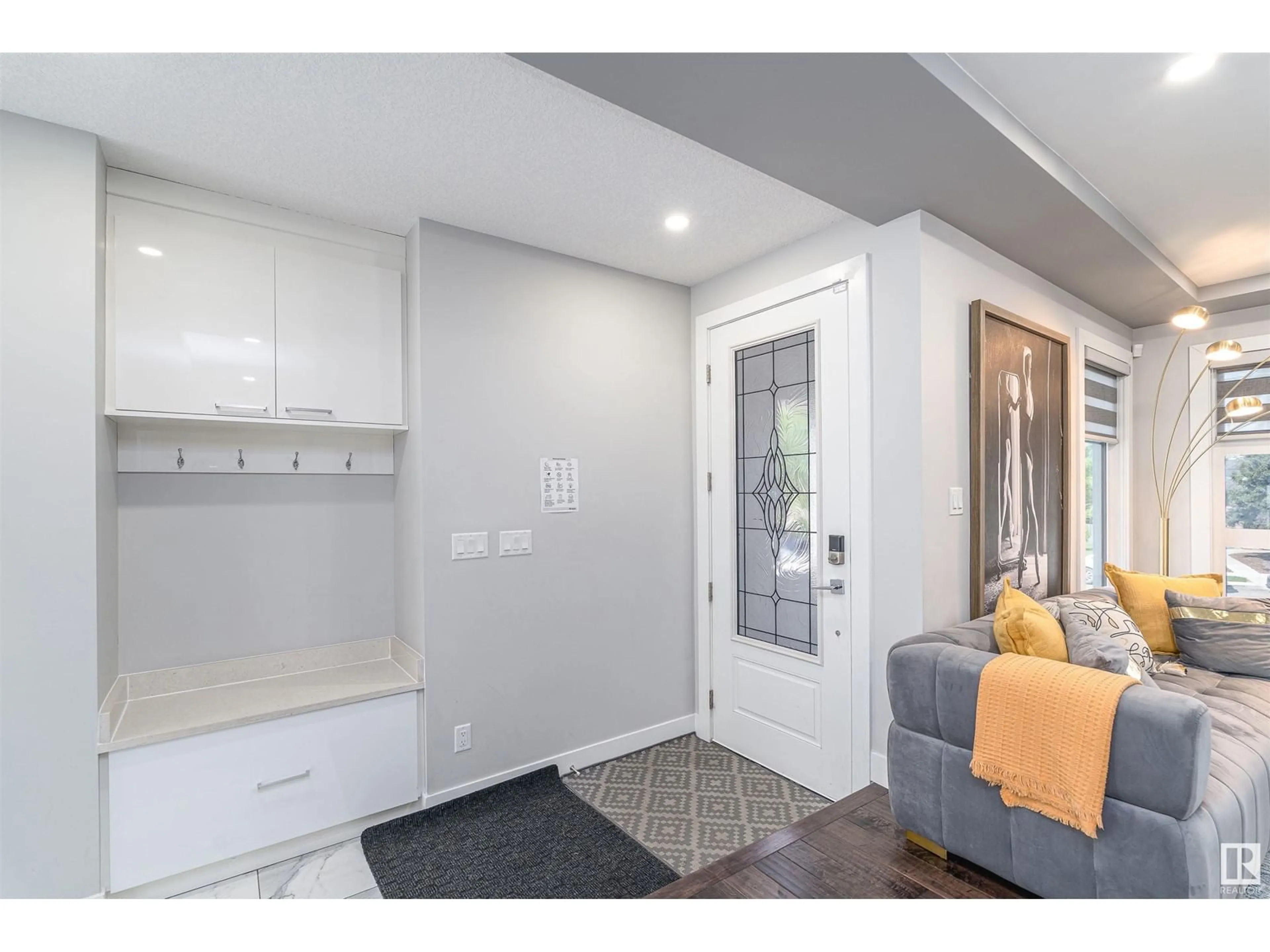Indoor entryway for NW - 10909 60 AV, Edmonton Alberta T6H1H8