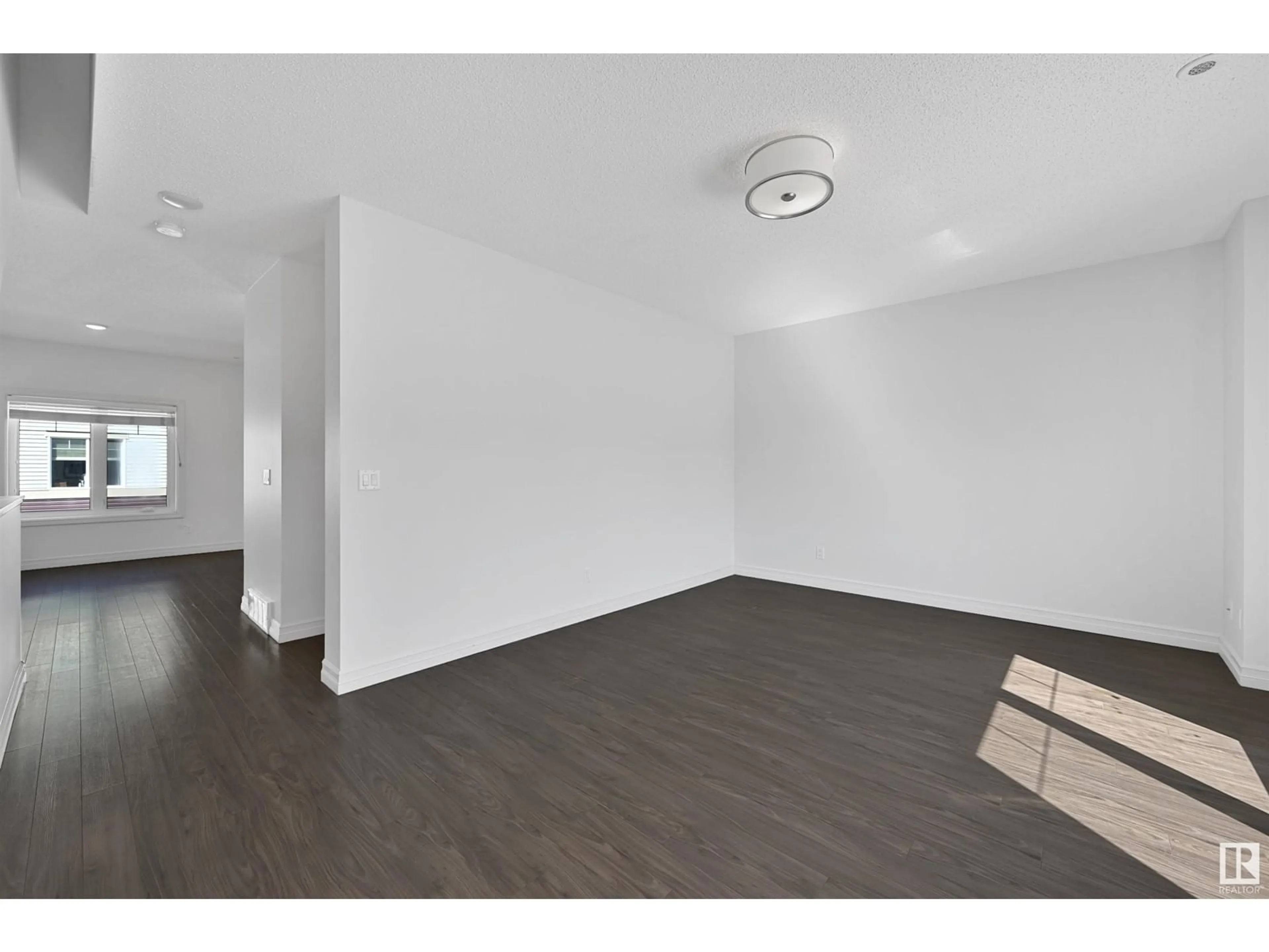 A pic of a room for #5 - 804 WELSH DR, Edmonton Alberta T6X1Y8