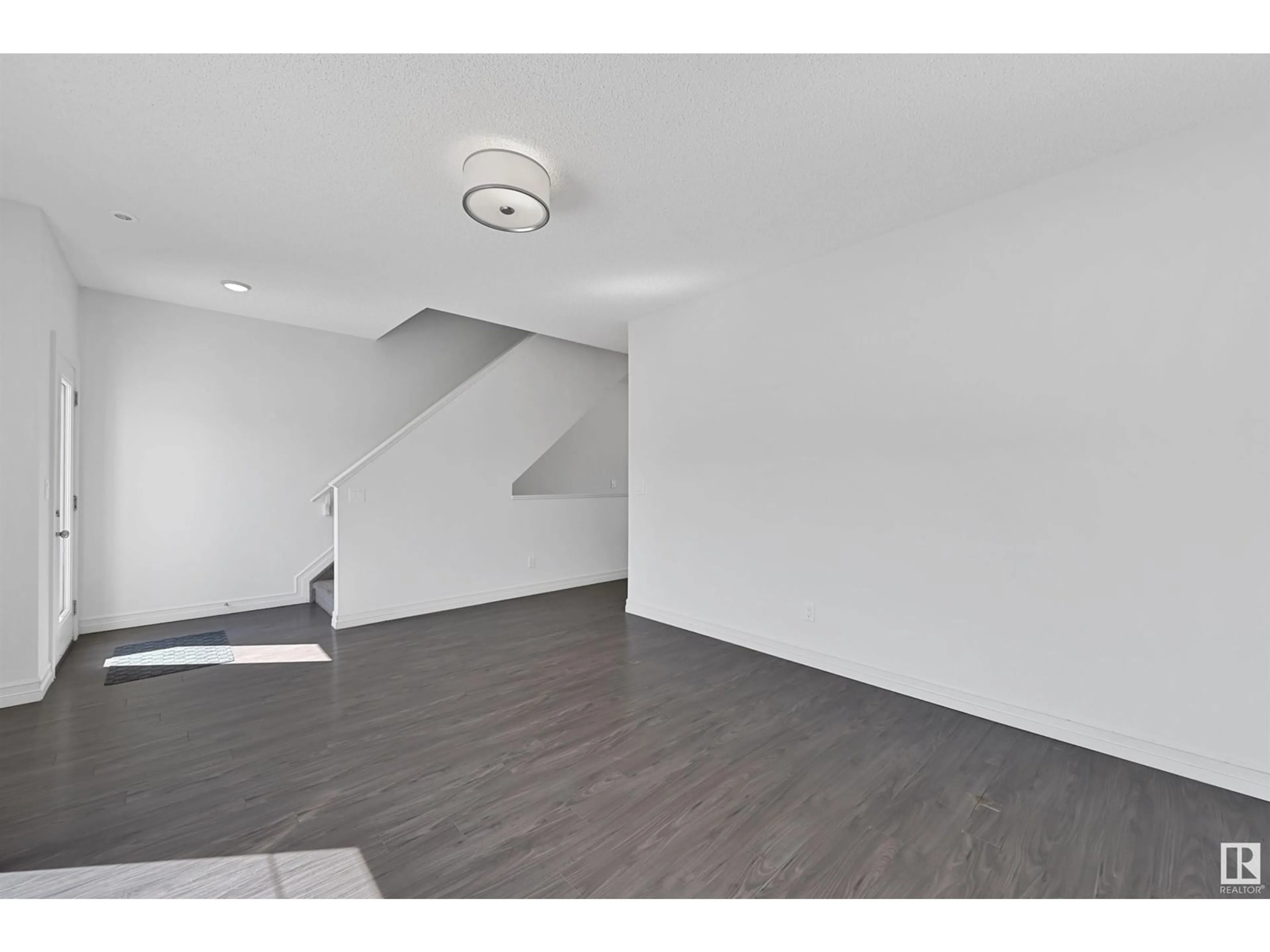 A pic of a room for #5 - 804 WELSH DR, Edmonton Alberta T6X1Y8