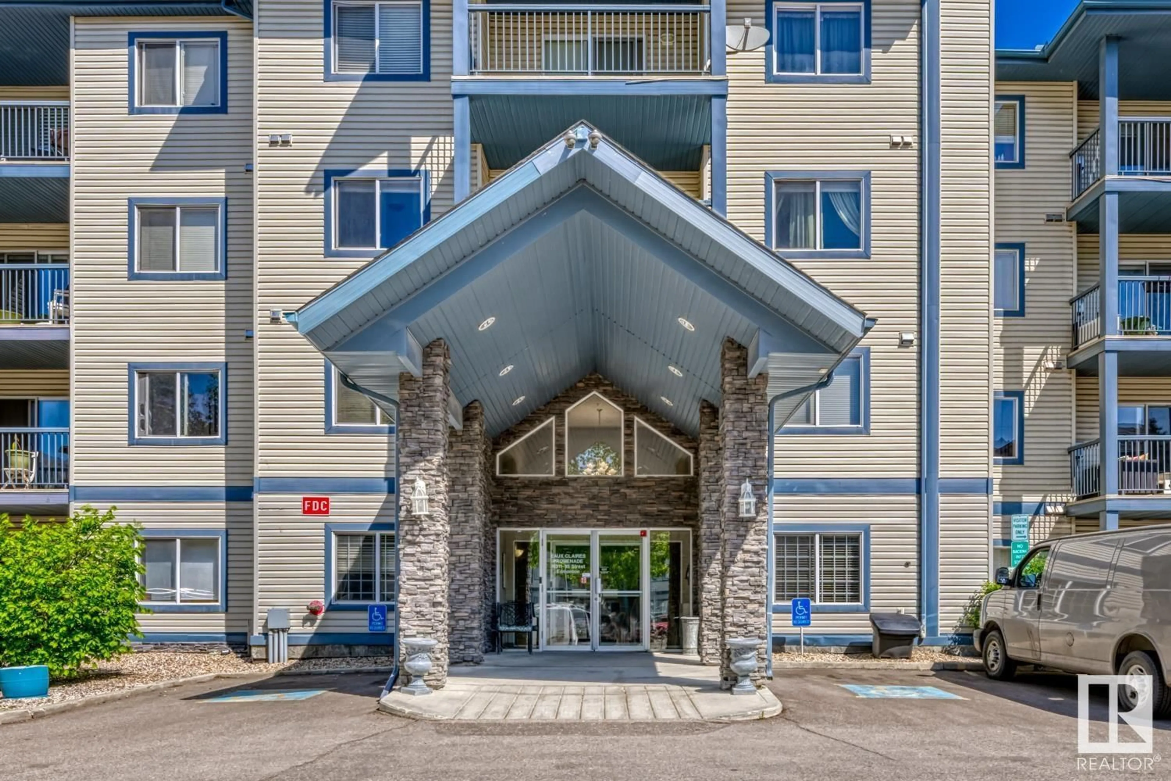 Indoor foyer for #340 - 16311 95 ST, Edmonton Alberta T5Z3Y5