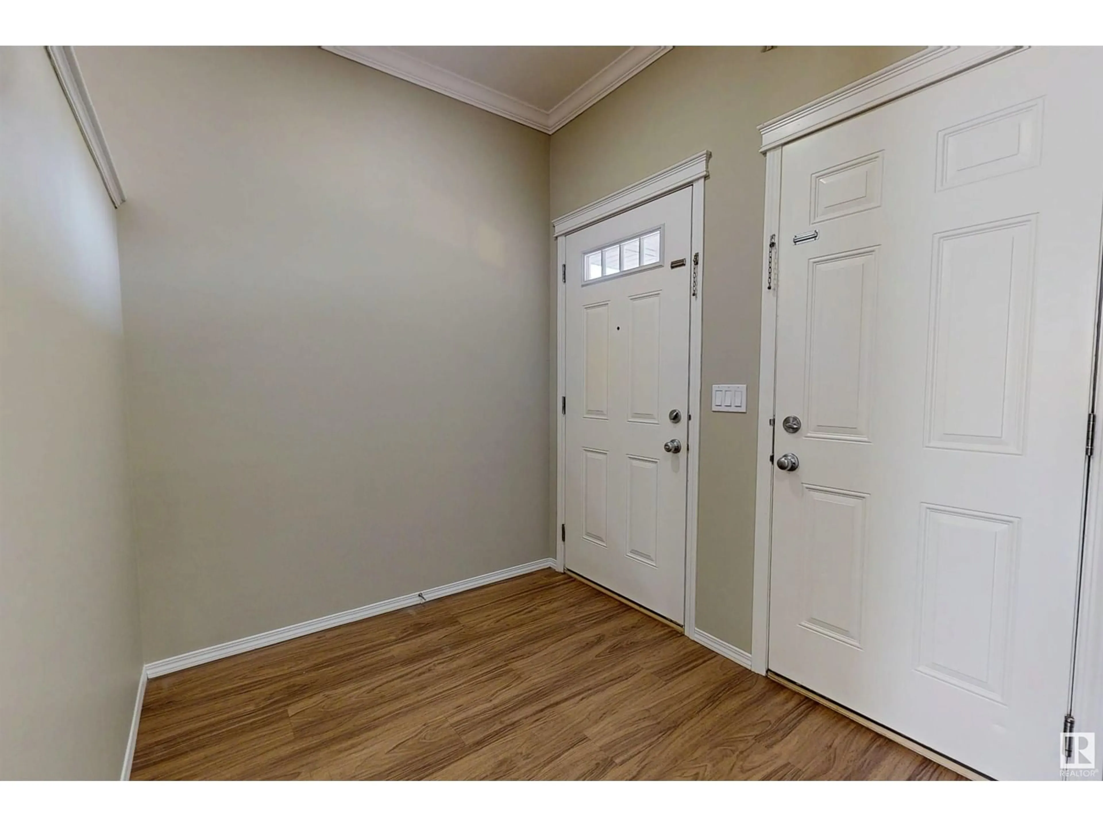 Indoor entryway for 2931 26 AVE, Edmonton Alberta T6T0H6